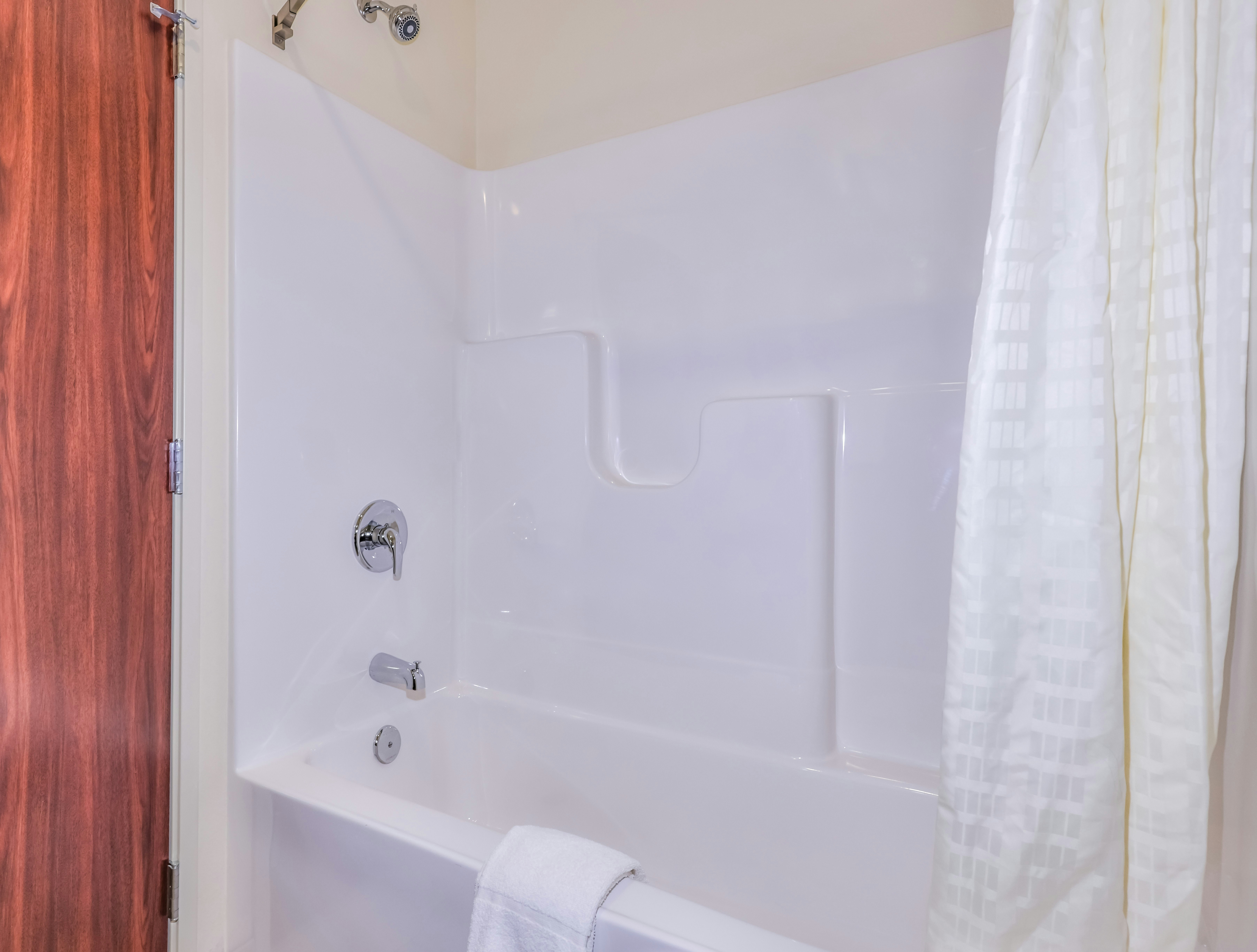 Single King Guestroom Non-Smoking with Audible/Visual Alert