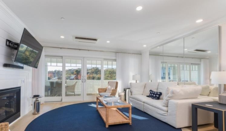 Waterfront Residences at Canoe Place Inn