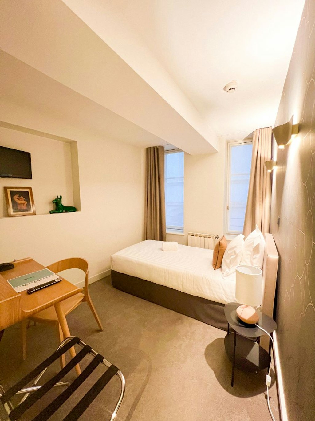 Le Phenix Hotel