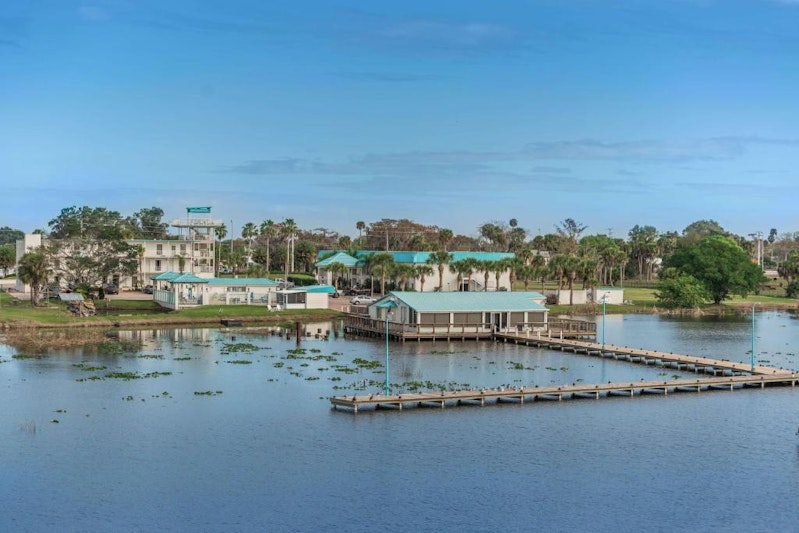 Lakeshore Resort and Marina