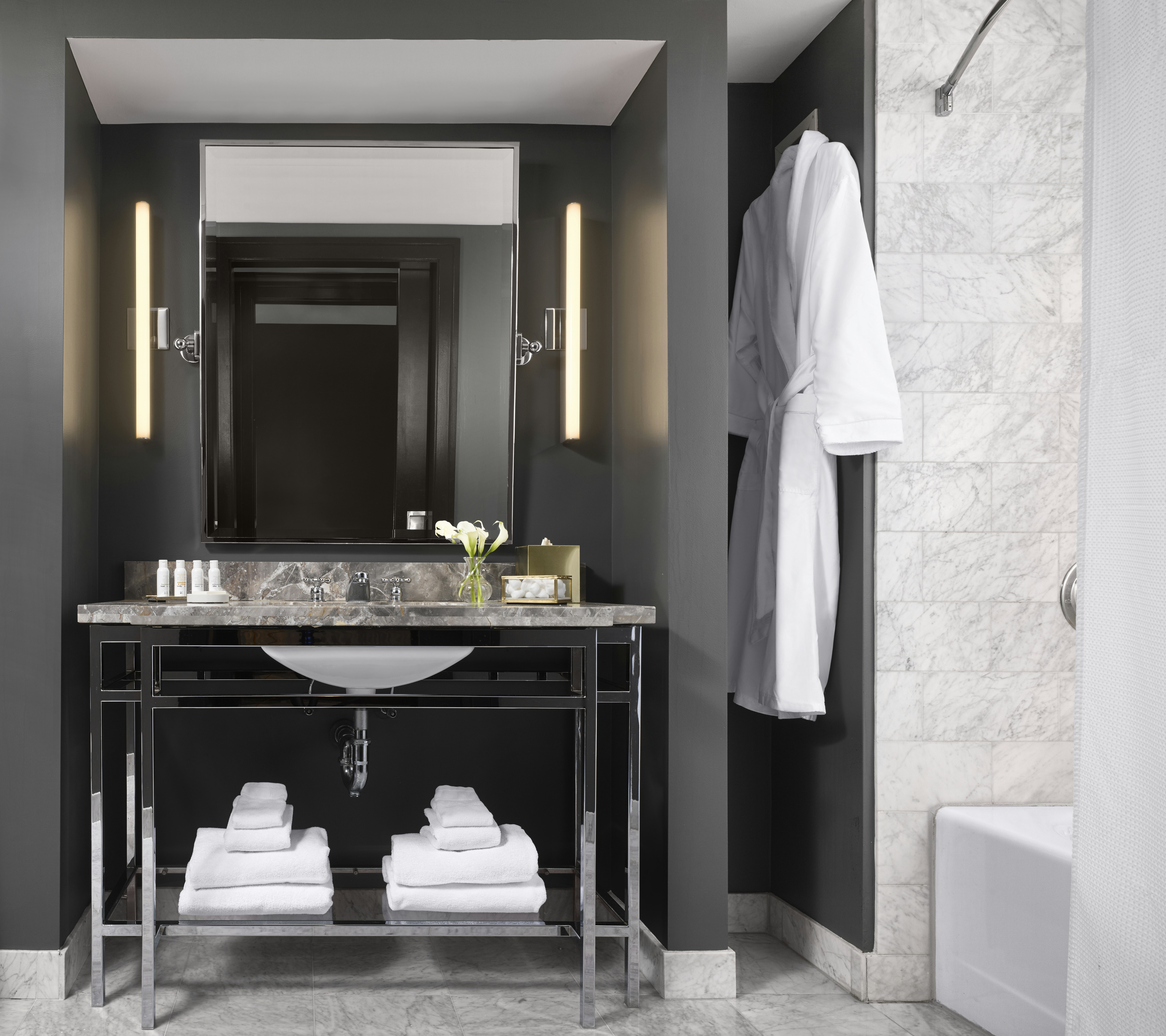 Standard King Accessible Tub