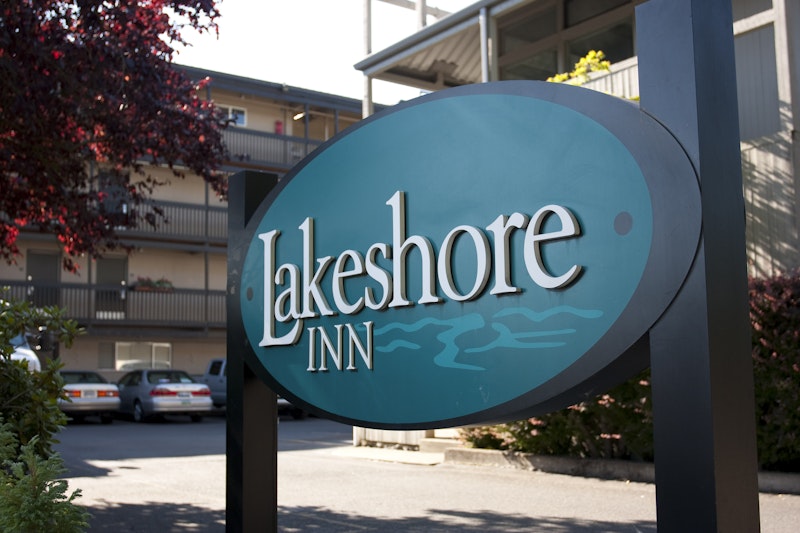 The Lakeshore Inn