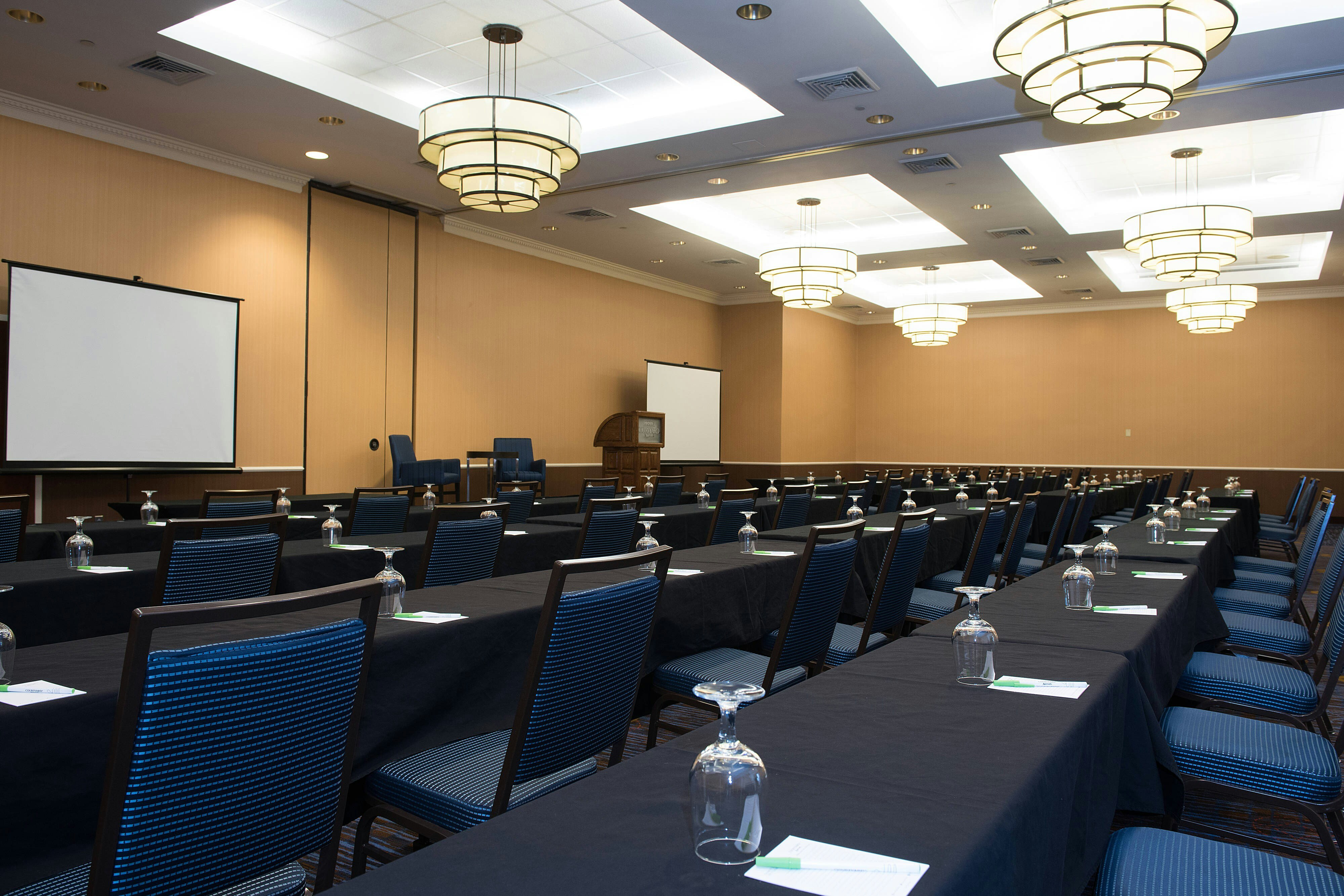Courtyard by Marriott Waterbury Downtown