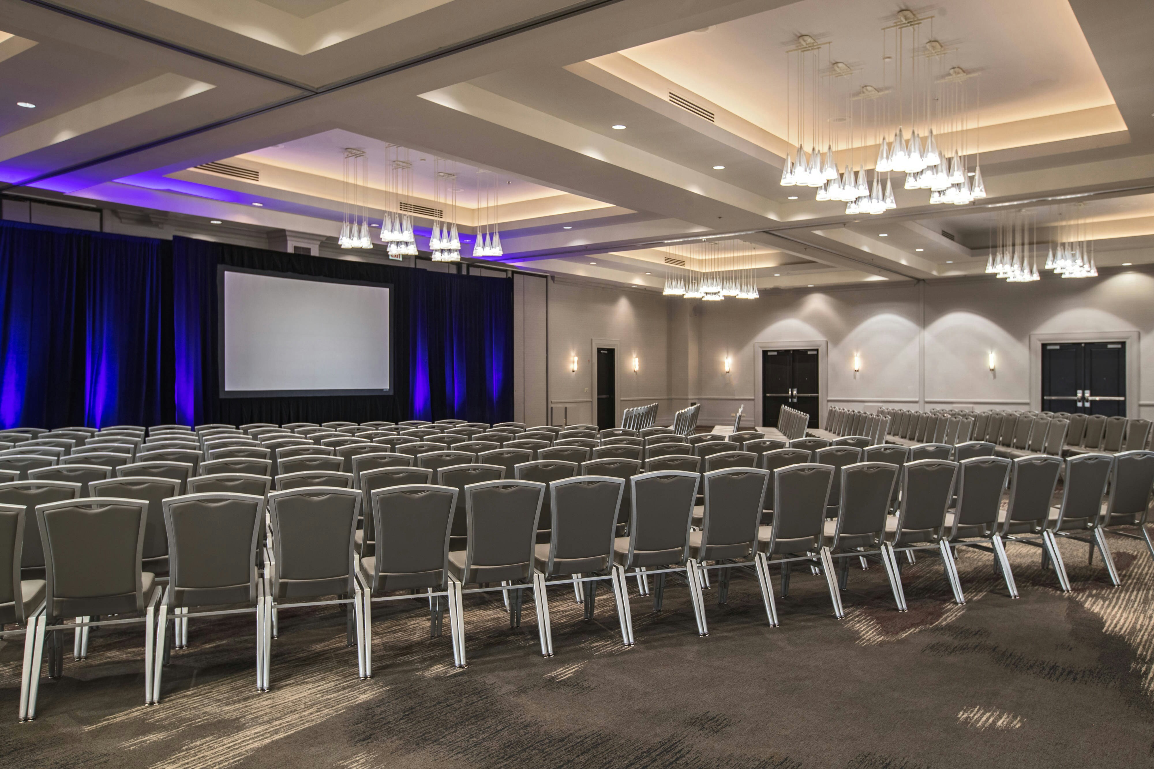 Renaissance Chicago O’Hare Suites Hotel