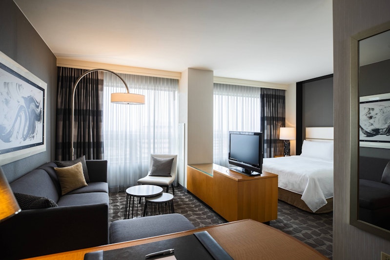 Renaissance Chicago O’Hare Suites Hotel