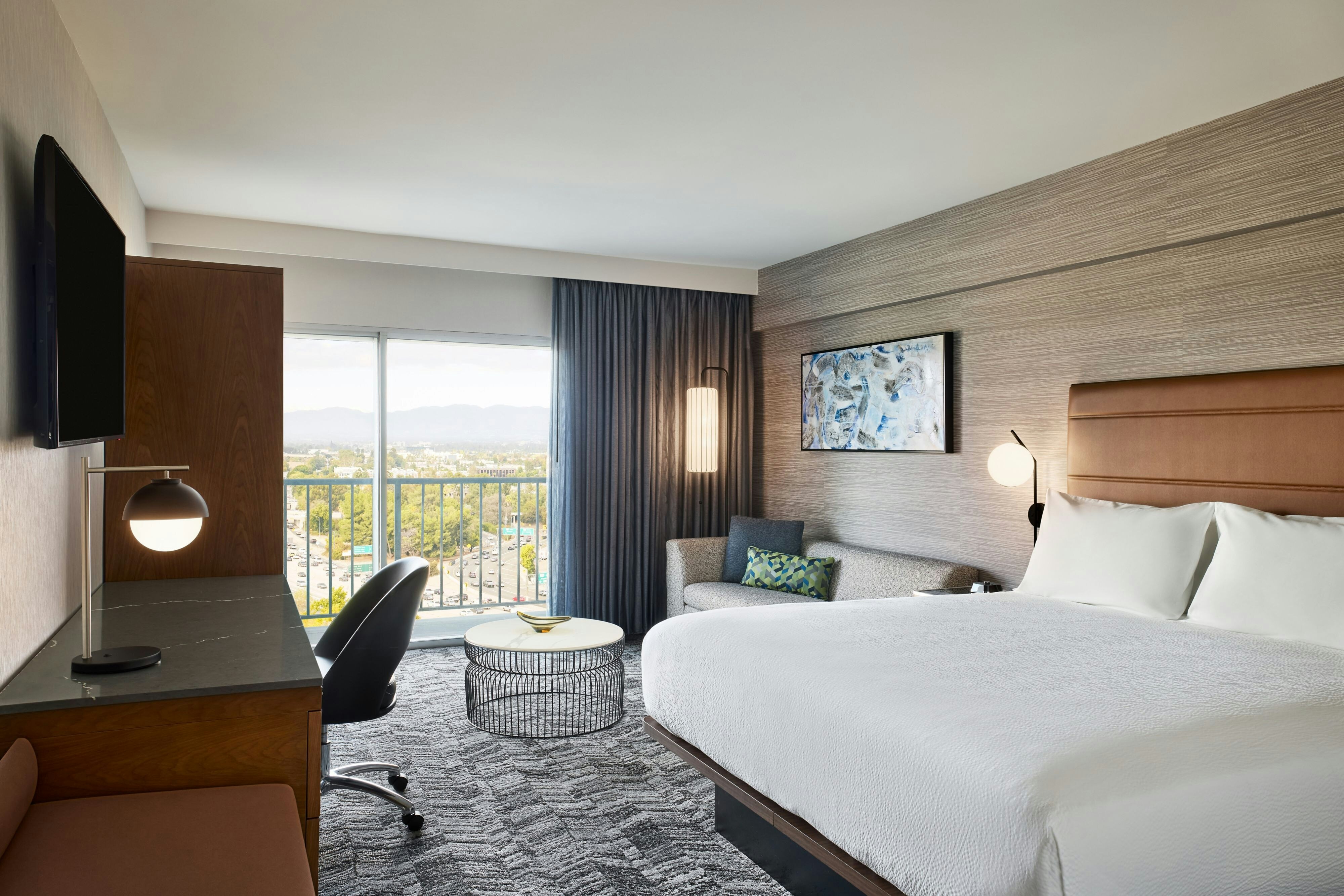 Courtyard by Marriott Los Angeles Sherman Oaks