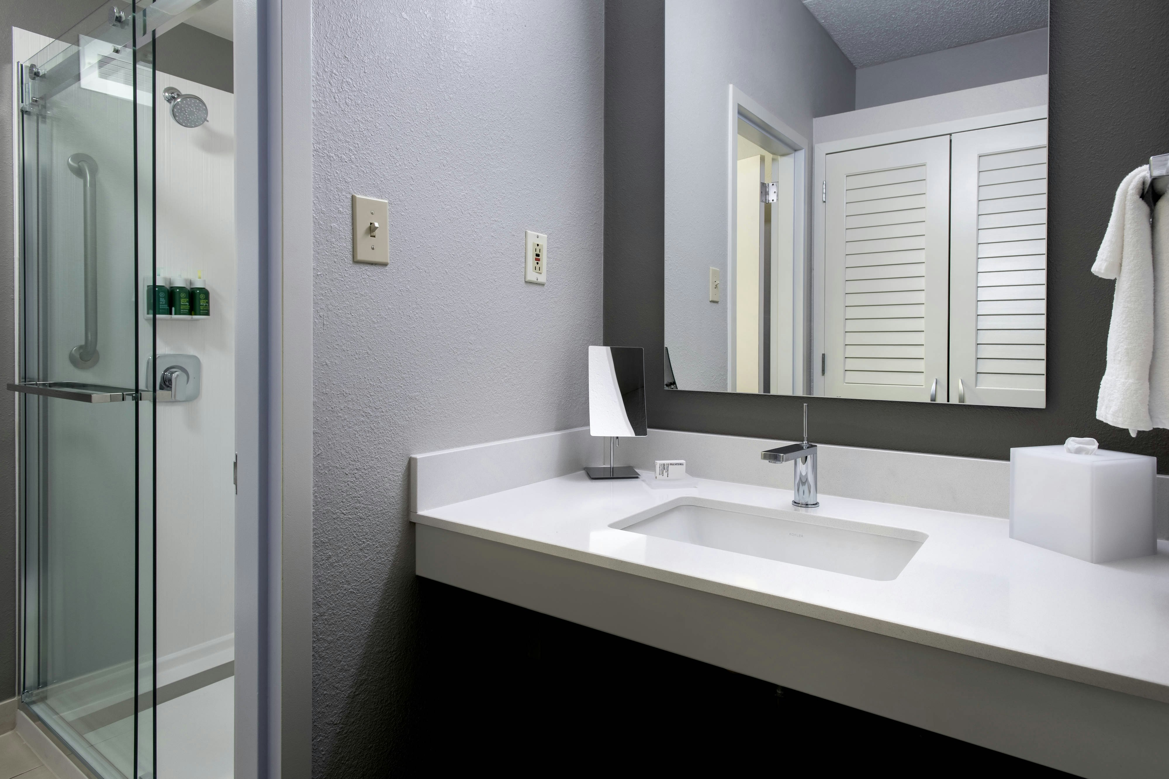 Courtyard by Marriott Lincroft Red Bank