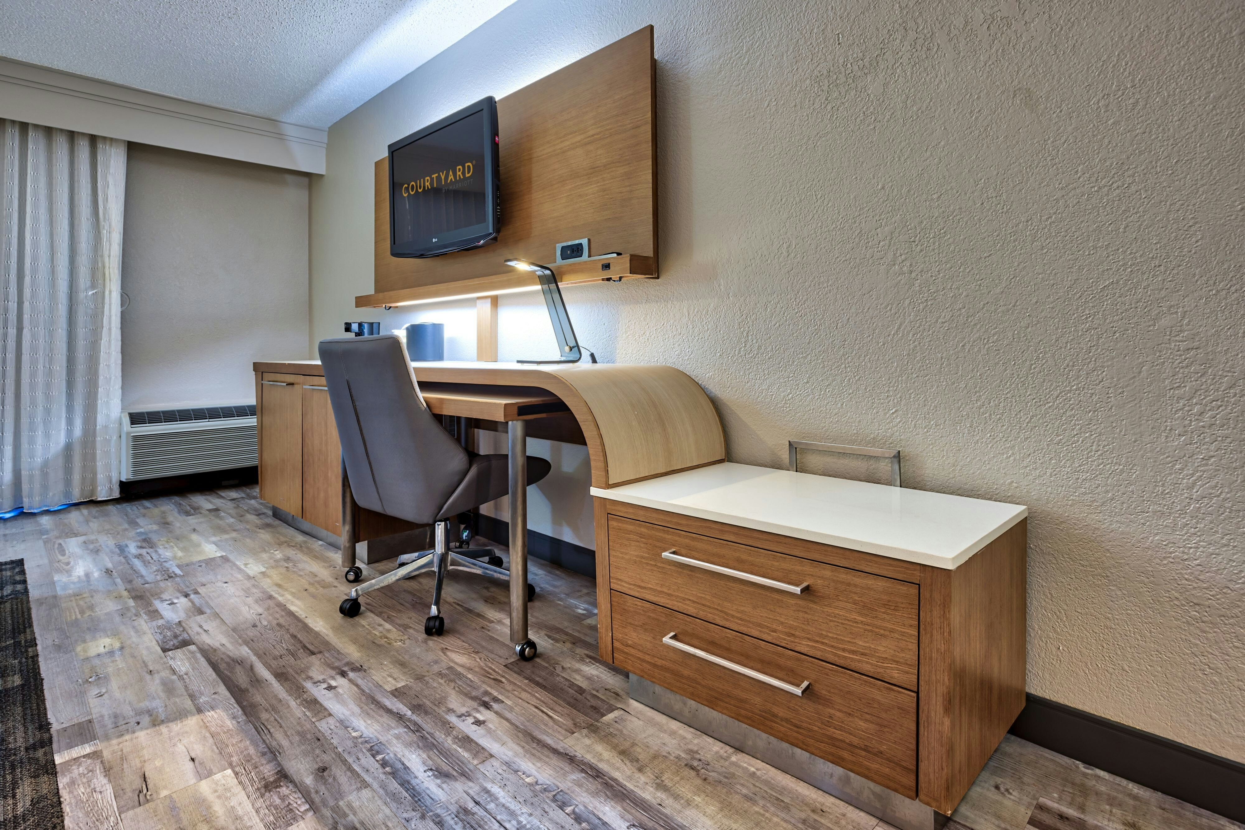Courtyard by Marriott Hampton Coliseum Central