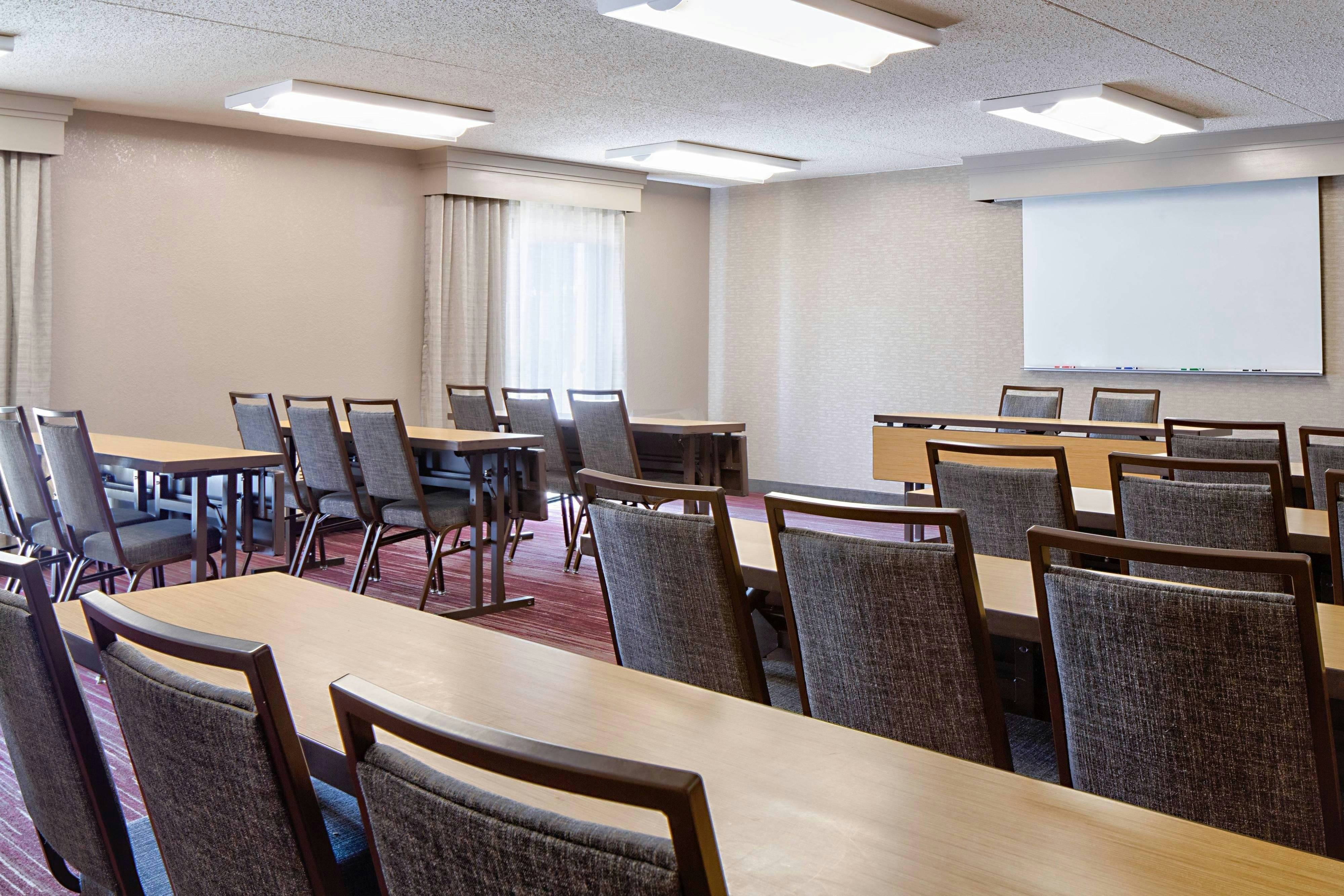 Courtyard by Marriott Dallas Arlington/Entertainment District