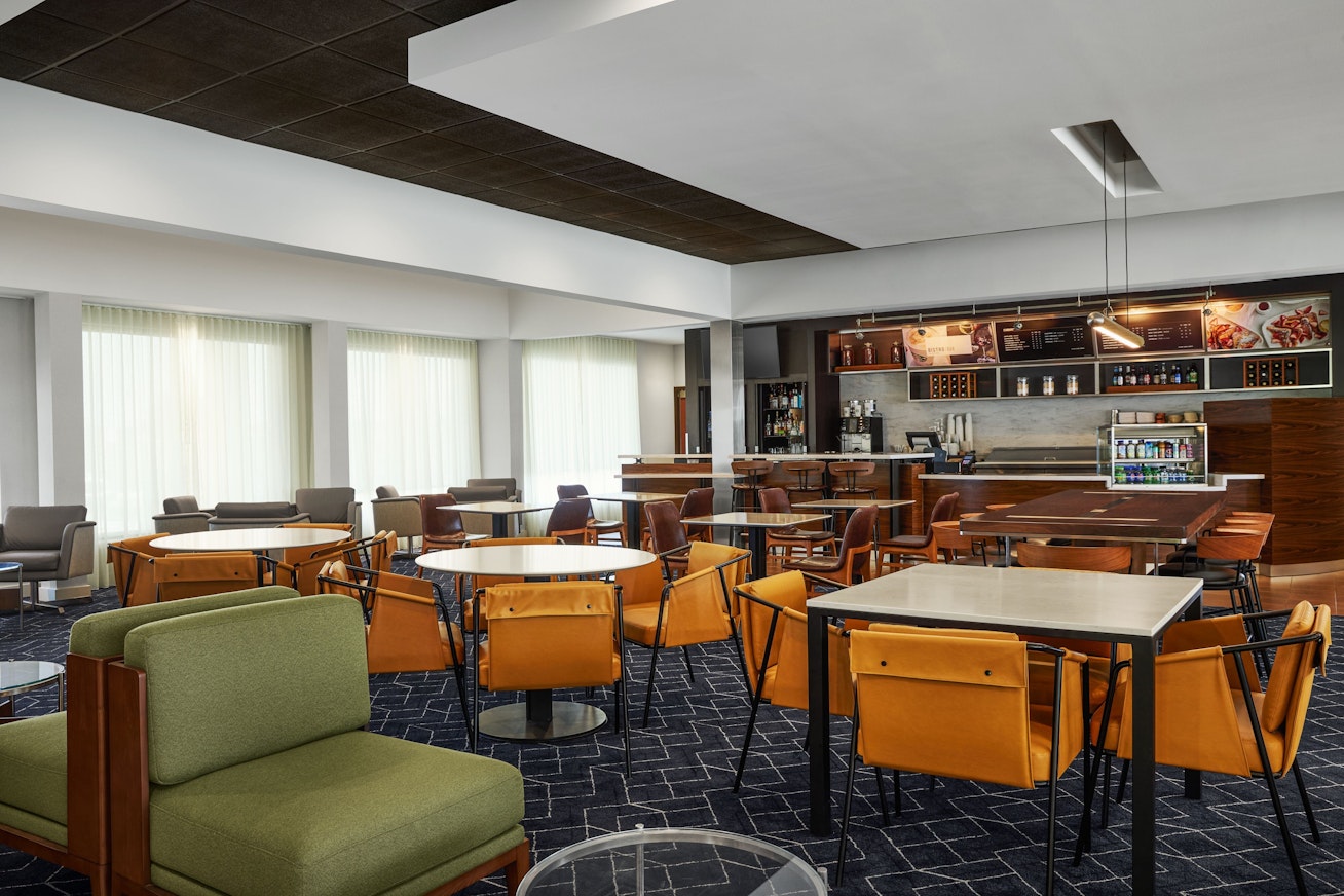 Courtyard by Marriott St. Louis Westport Plaza