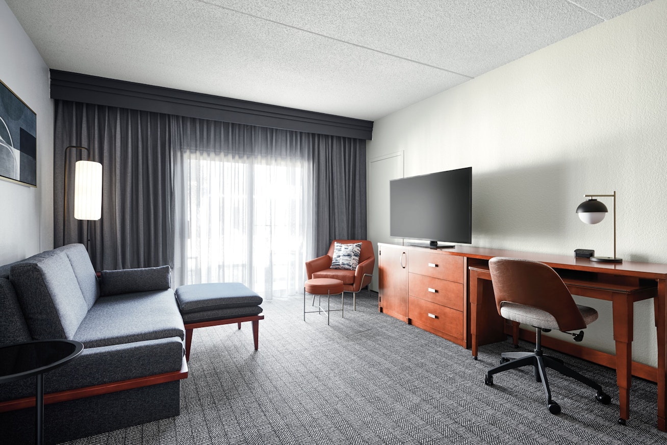 Courtyard by Marriott St. Louis Westport Plaza