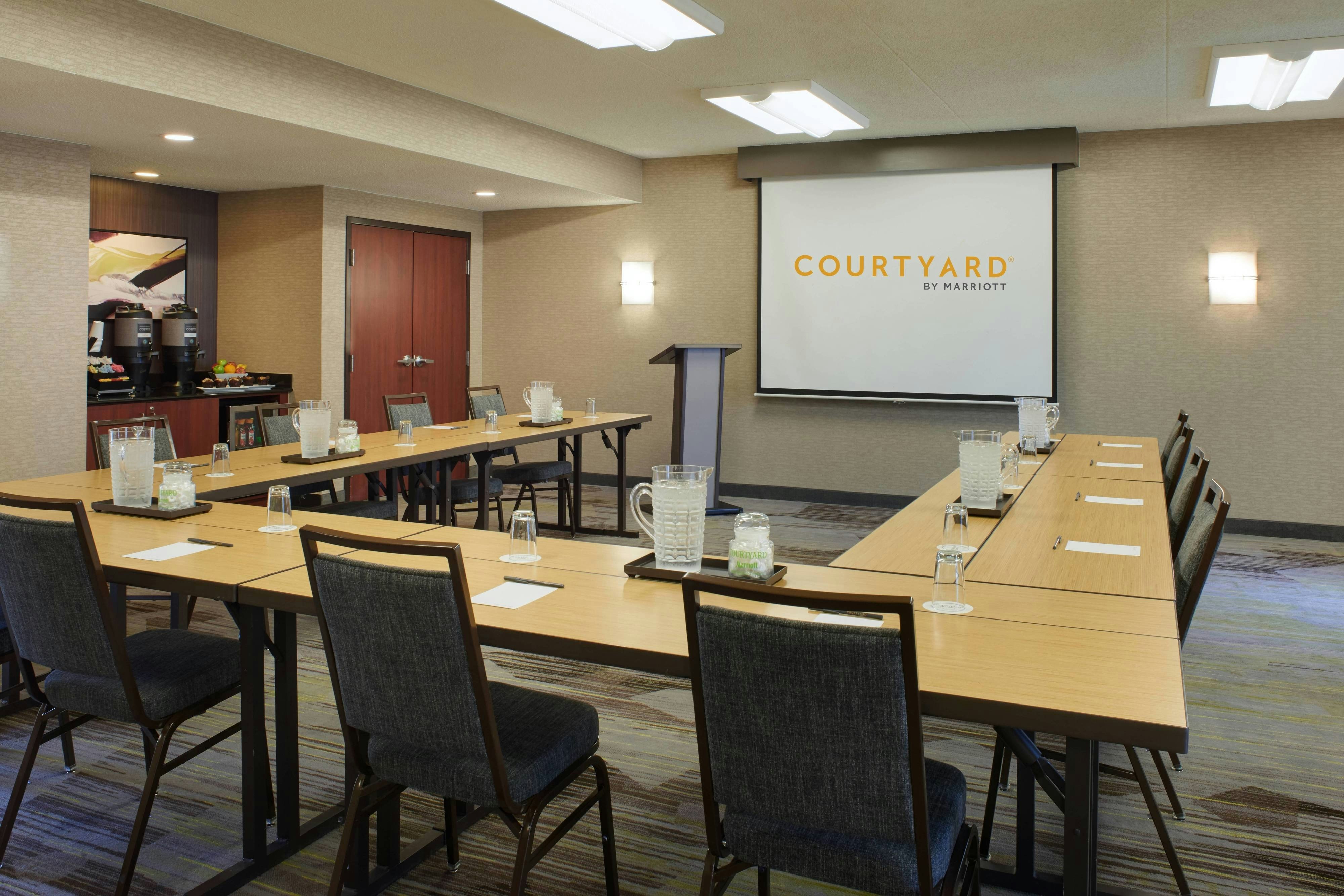 Courtyard by Marriott Detroit Dearborn