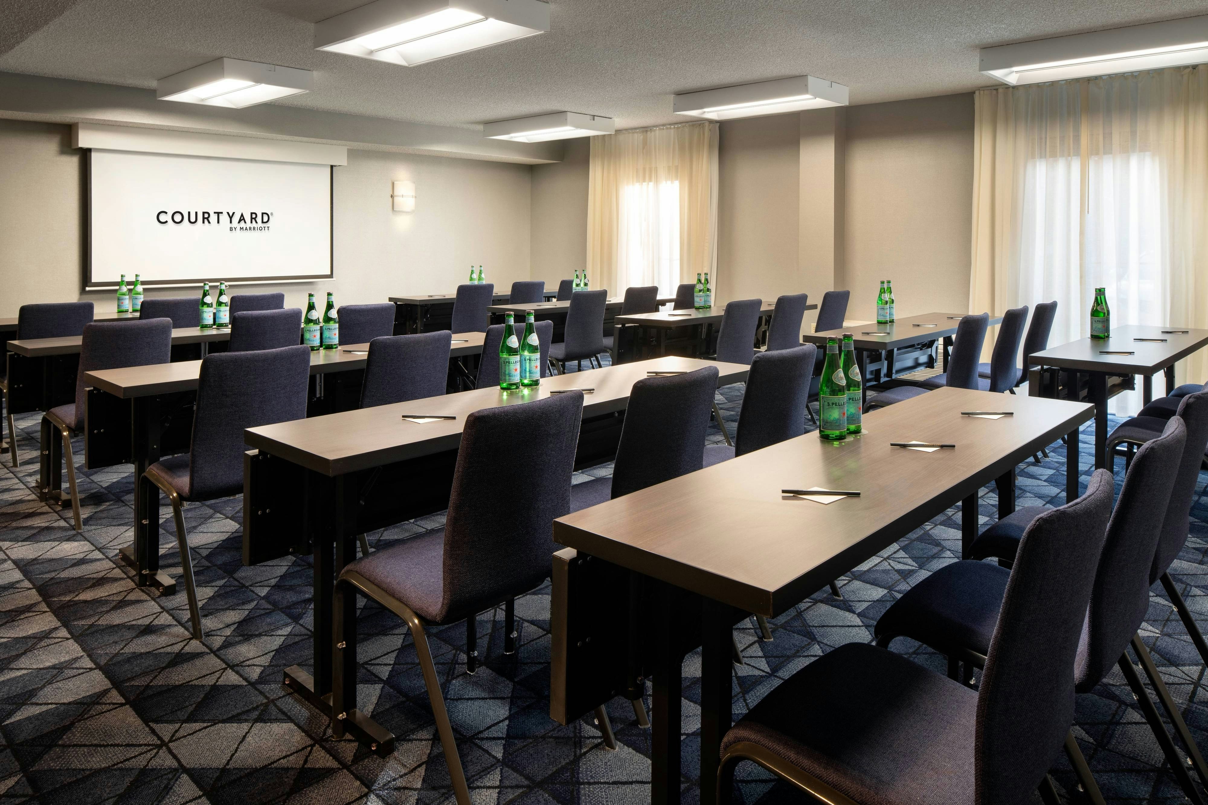 Courtyard by Marriott Bakersfield