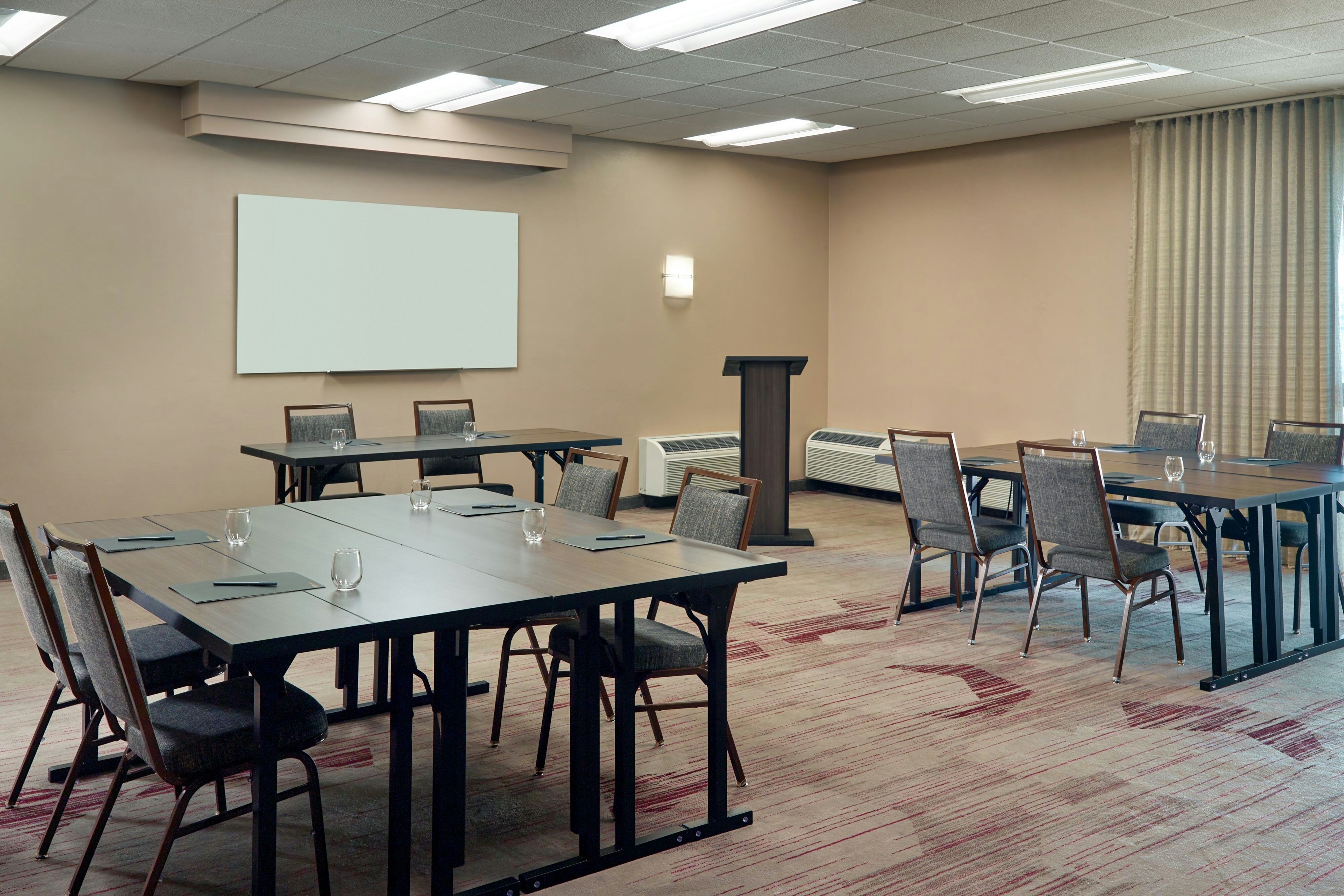 Courtyard by Marriott Atlanta Executive Park/Emory