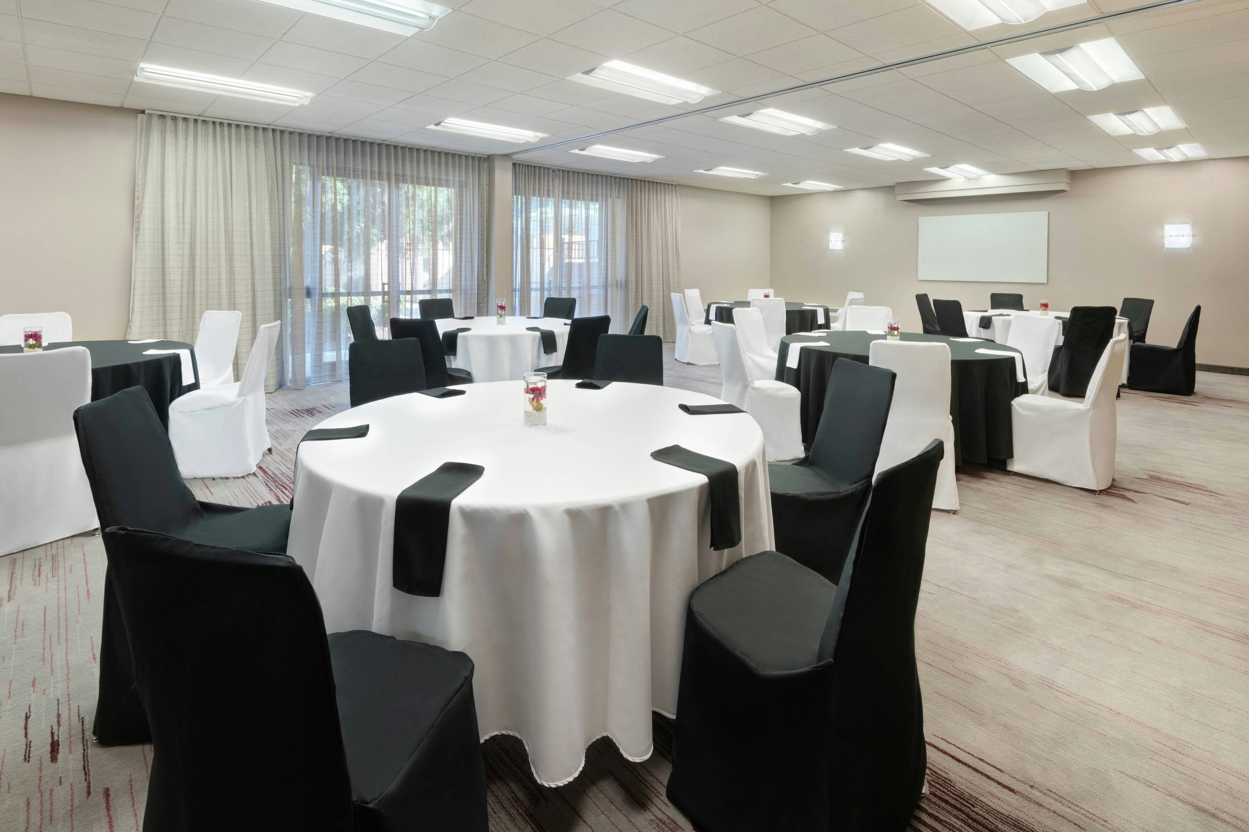 Courtyard by Marriott Atlanta Executive Park/Emory