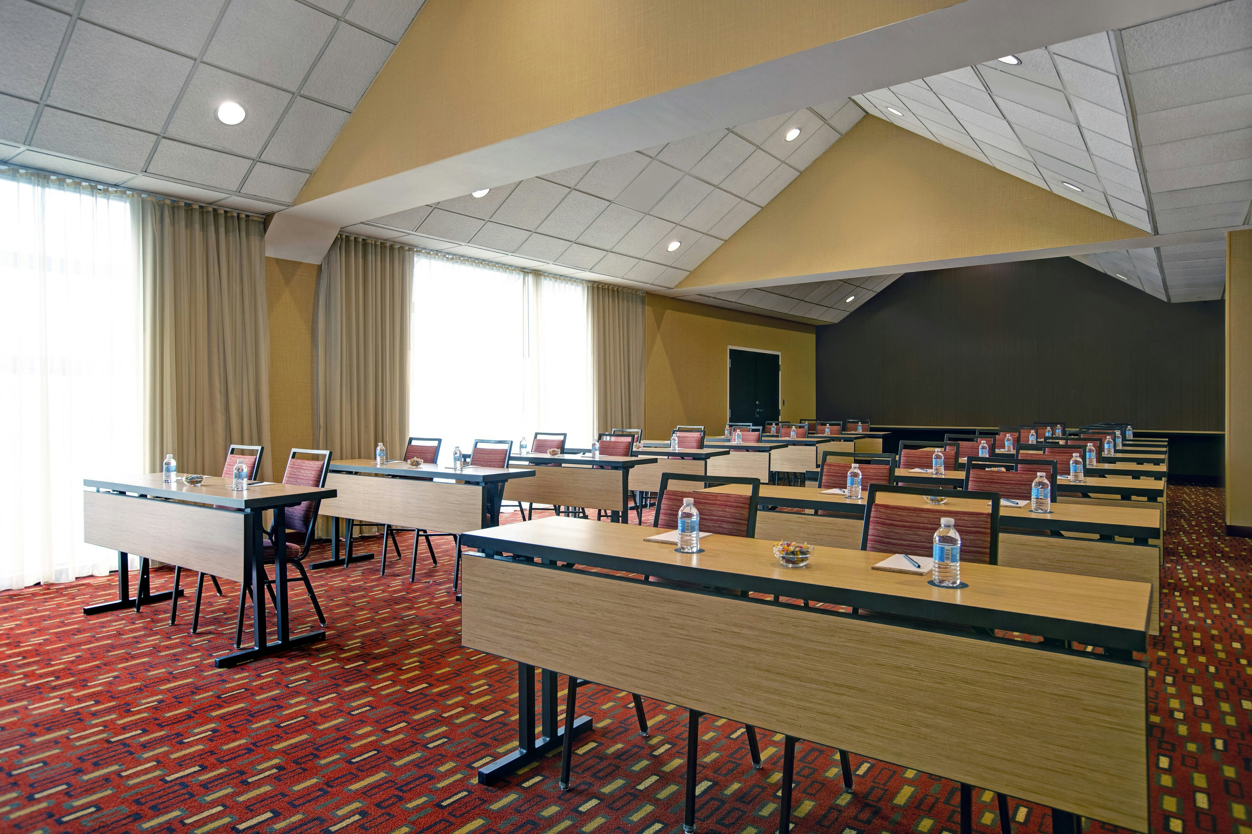 Courtyard by Marriott Chicago Elmhurst/Oakbrook Area