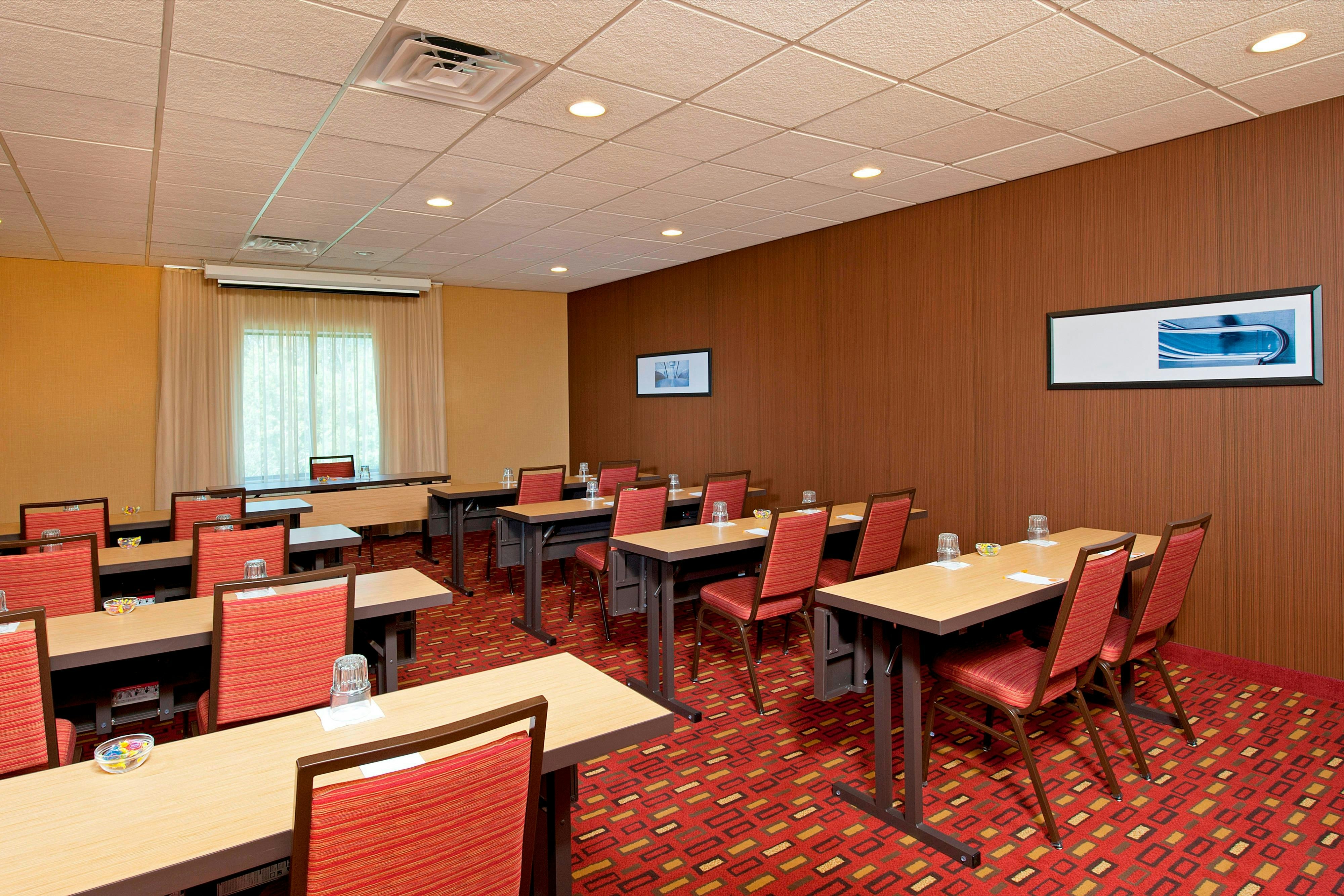 Courtyard by Marriott Chicago Elmhurst/Oakbrook Area