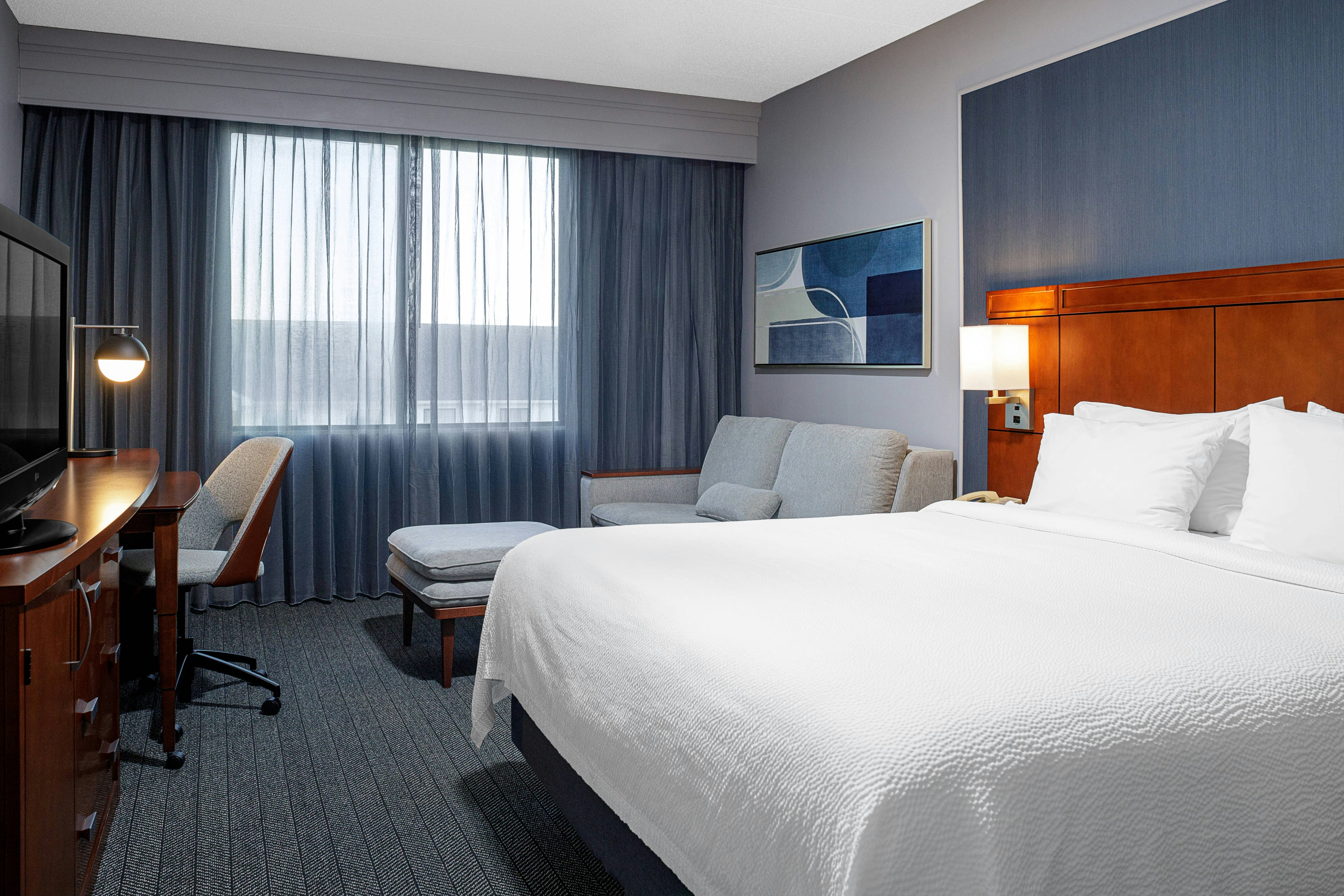 Courtyard by Marriott Long Island MacArthur Airport