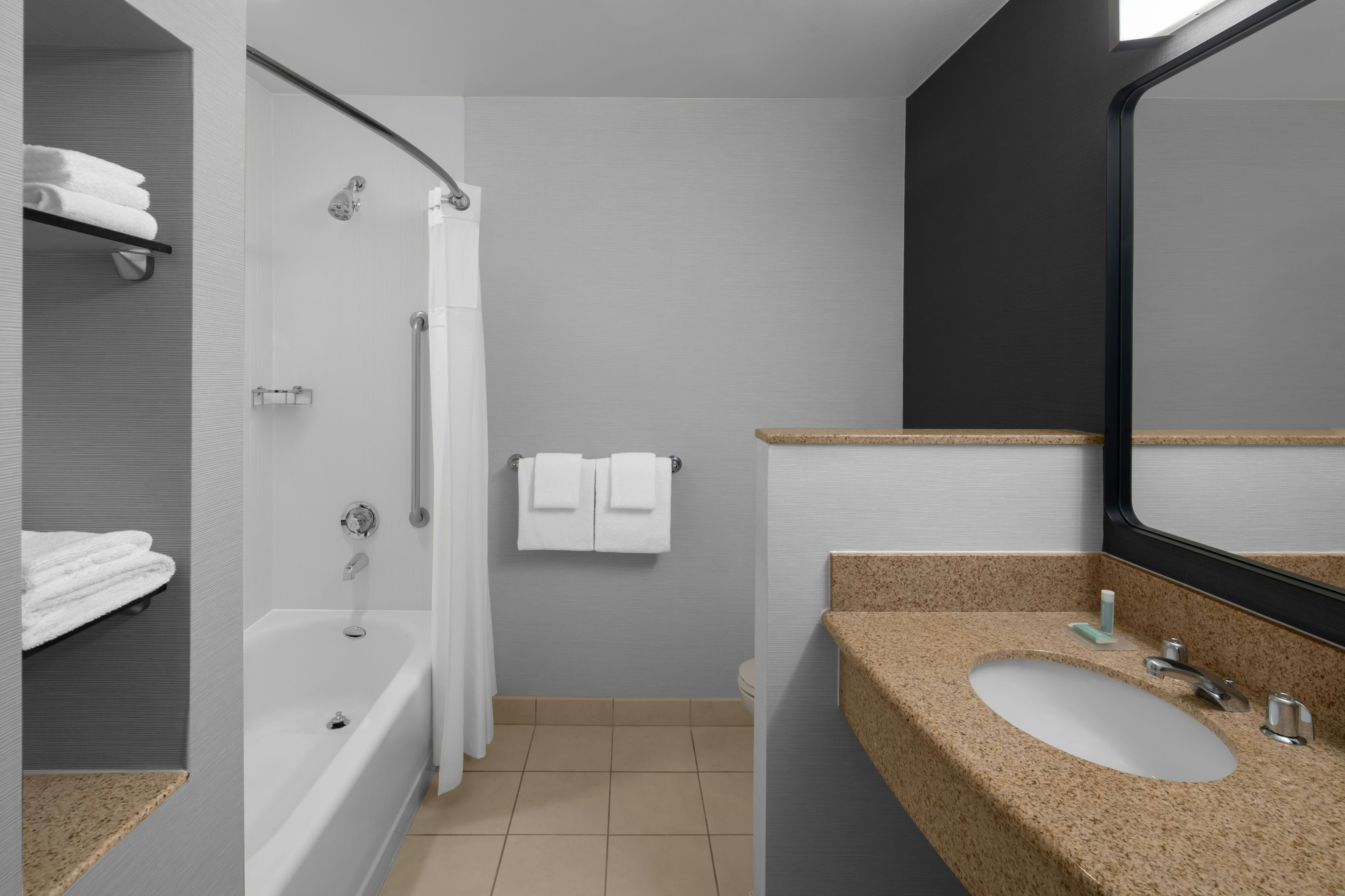 Courtyard by Marriott Santa Clarita Valencia
