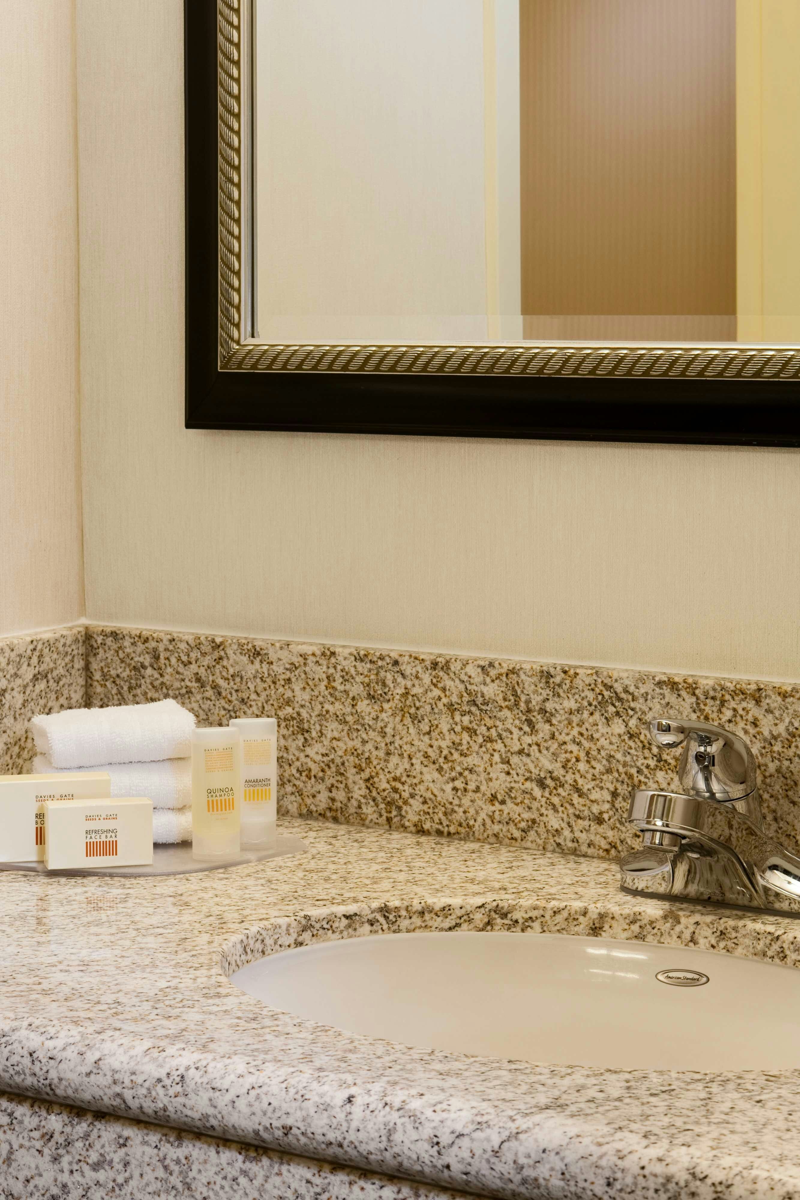 Courtyard by Marriott Houston Hobby Airport