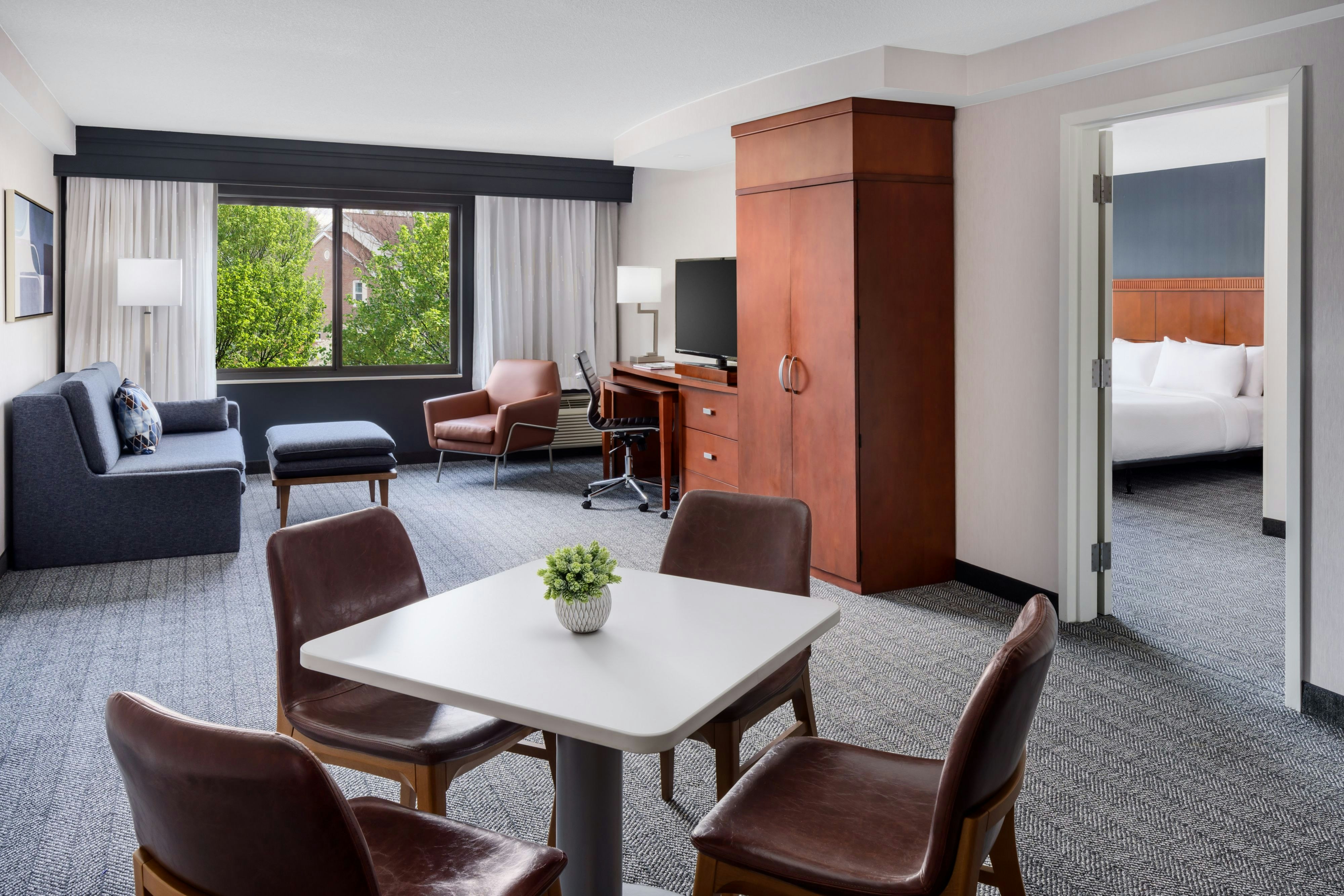 Courtyard by Marriott Manchester-Boston Regional Airport