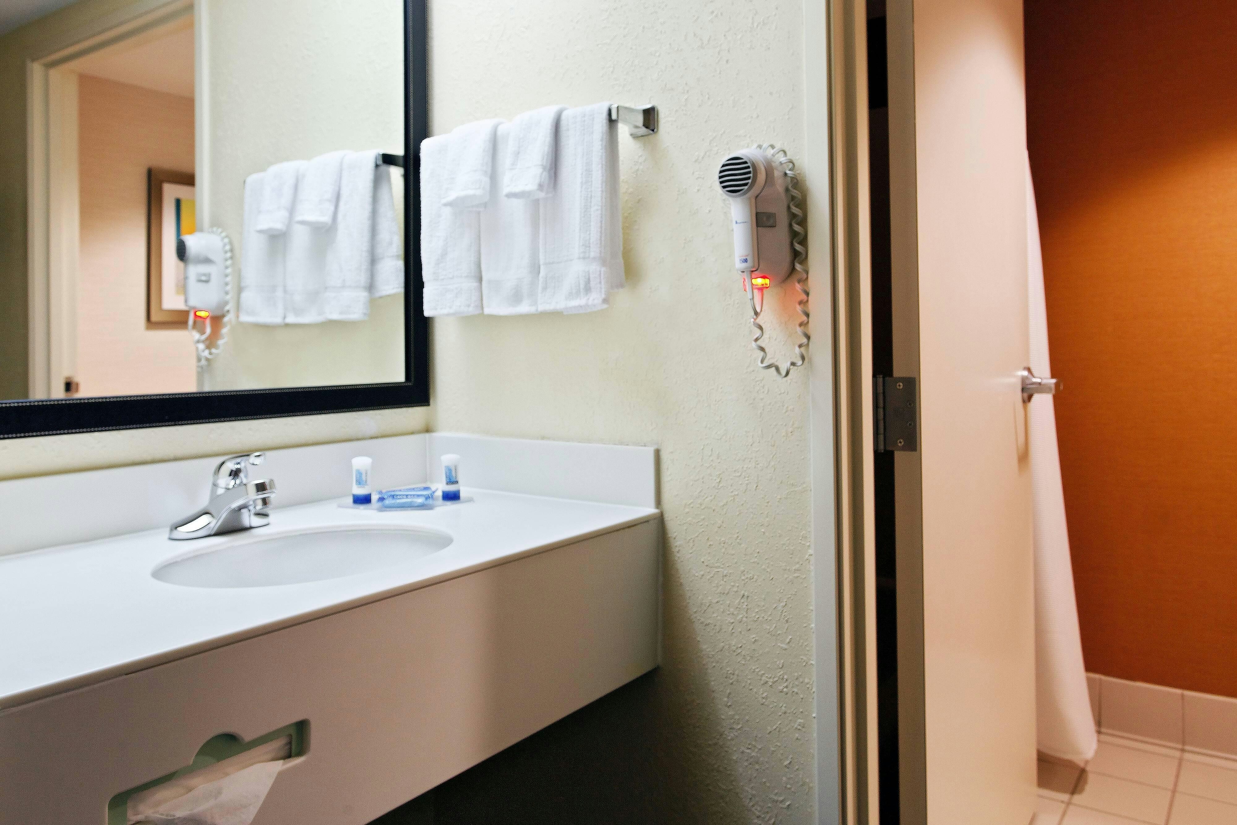 Fairfield by Marriott Inn & Suites Charlotte Arrowood