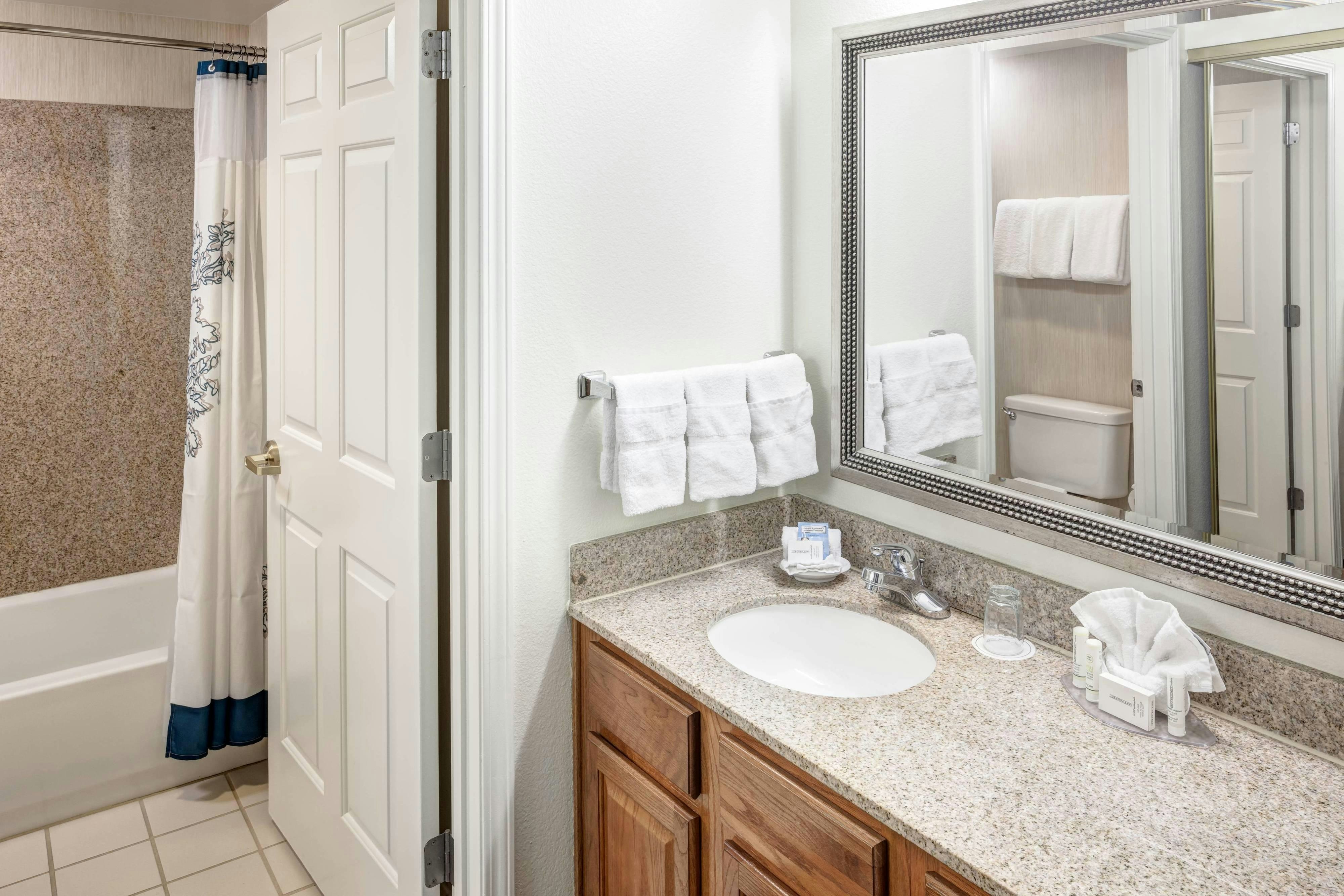 Residence Inn by Marriott Kansas City Country Club Plaza