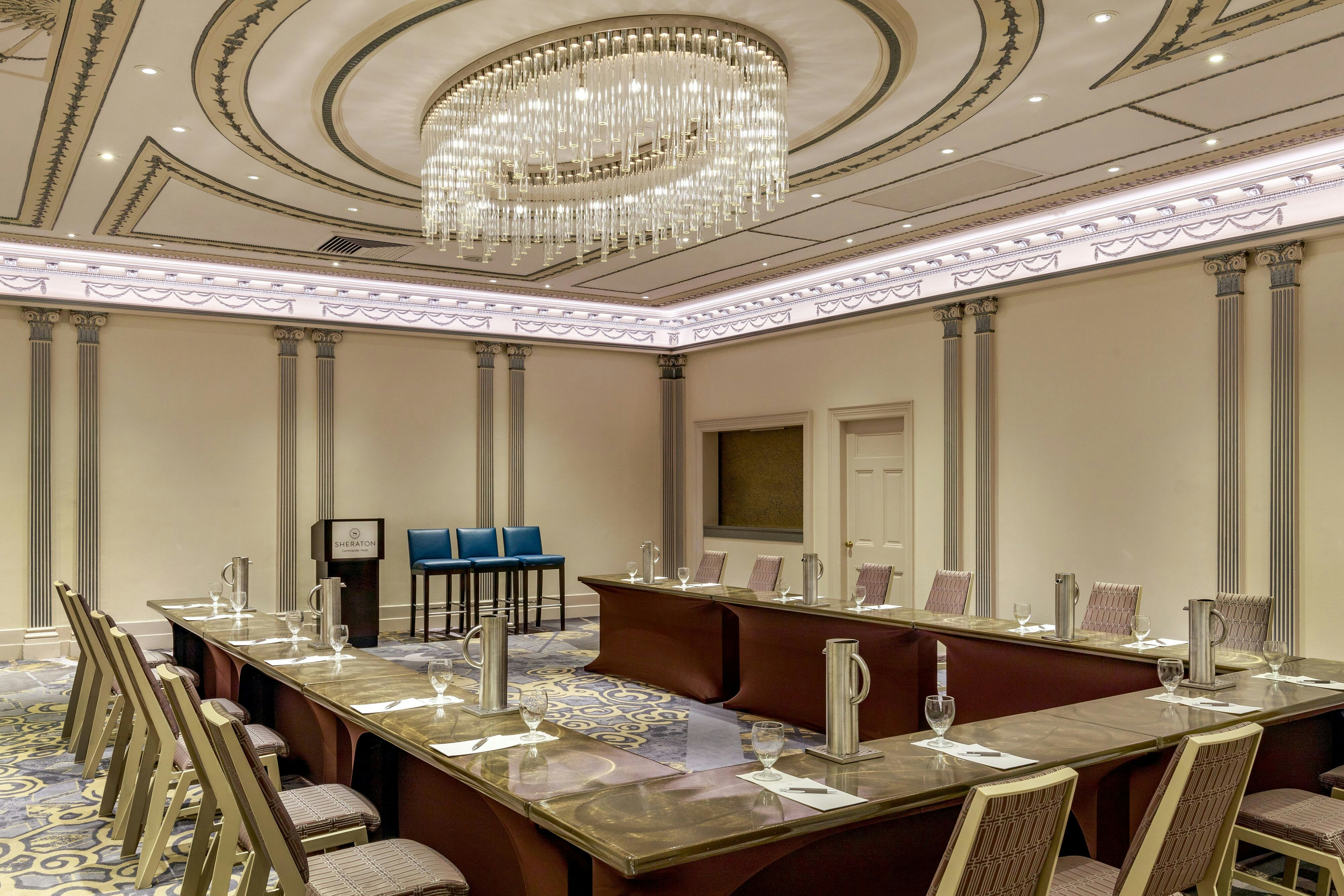 Sheraton Commander Hotel