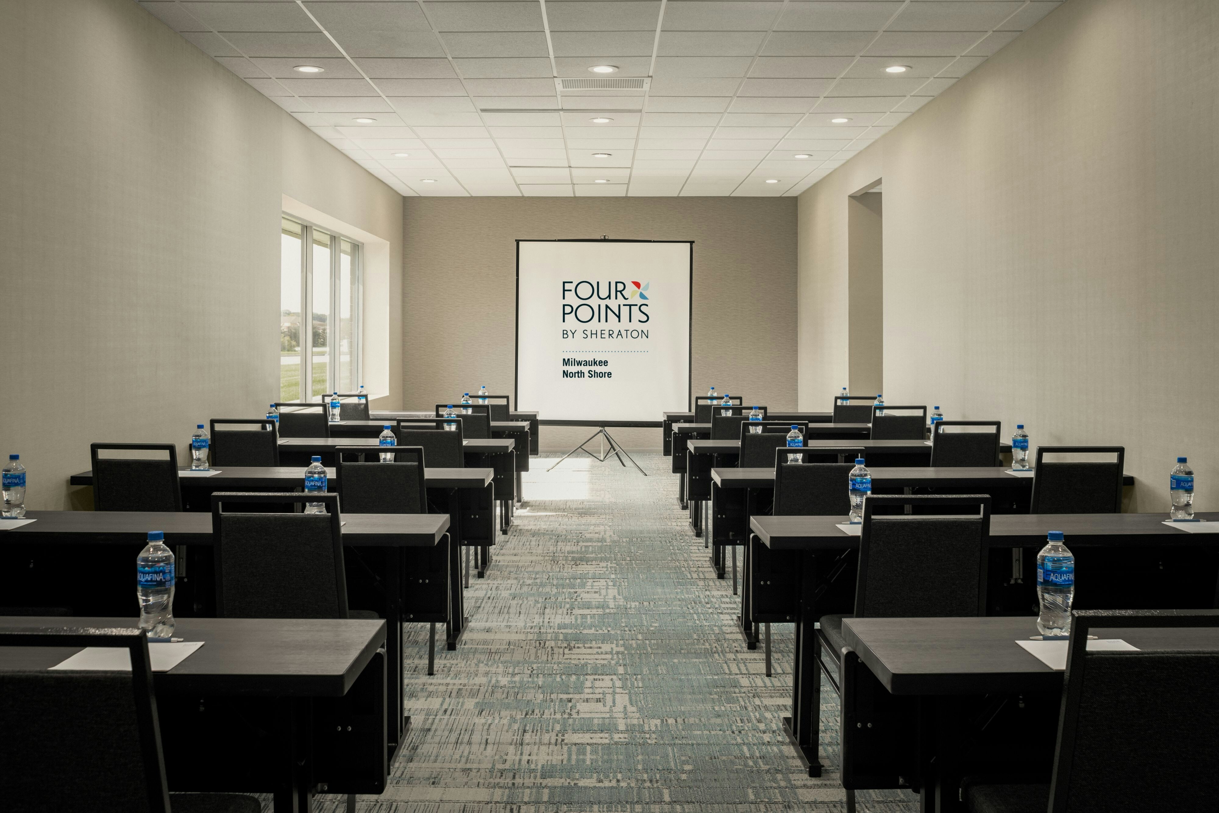 Four Points by Sheraton Milwaukee North Shore