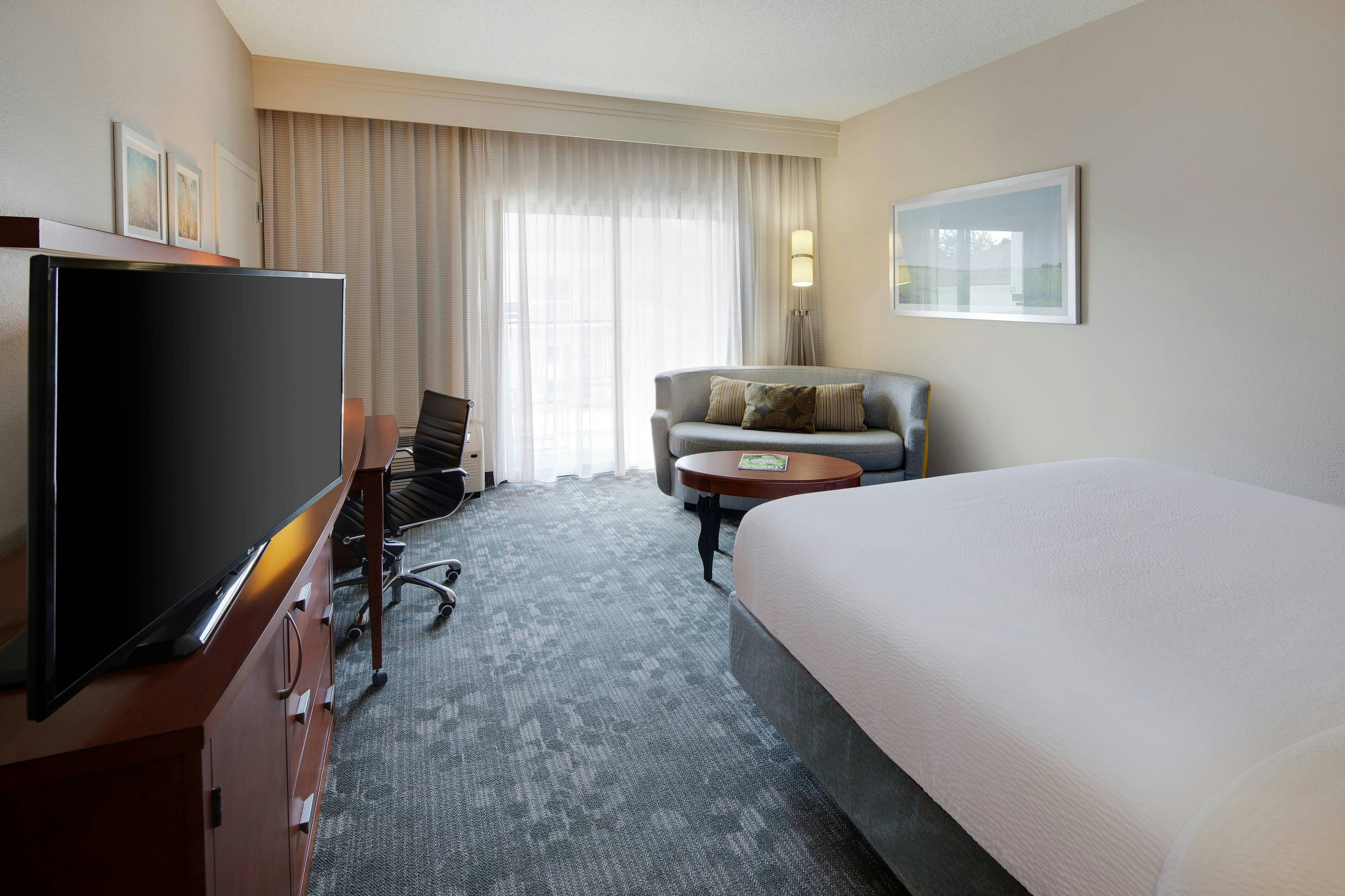 Courtyard by Marriott Dallas Addison/Midway