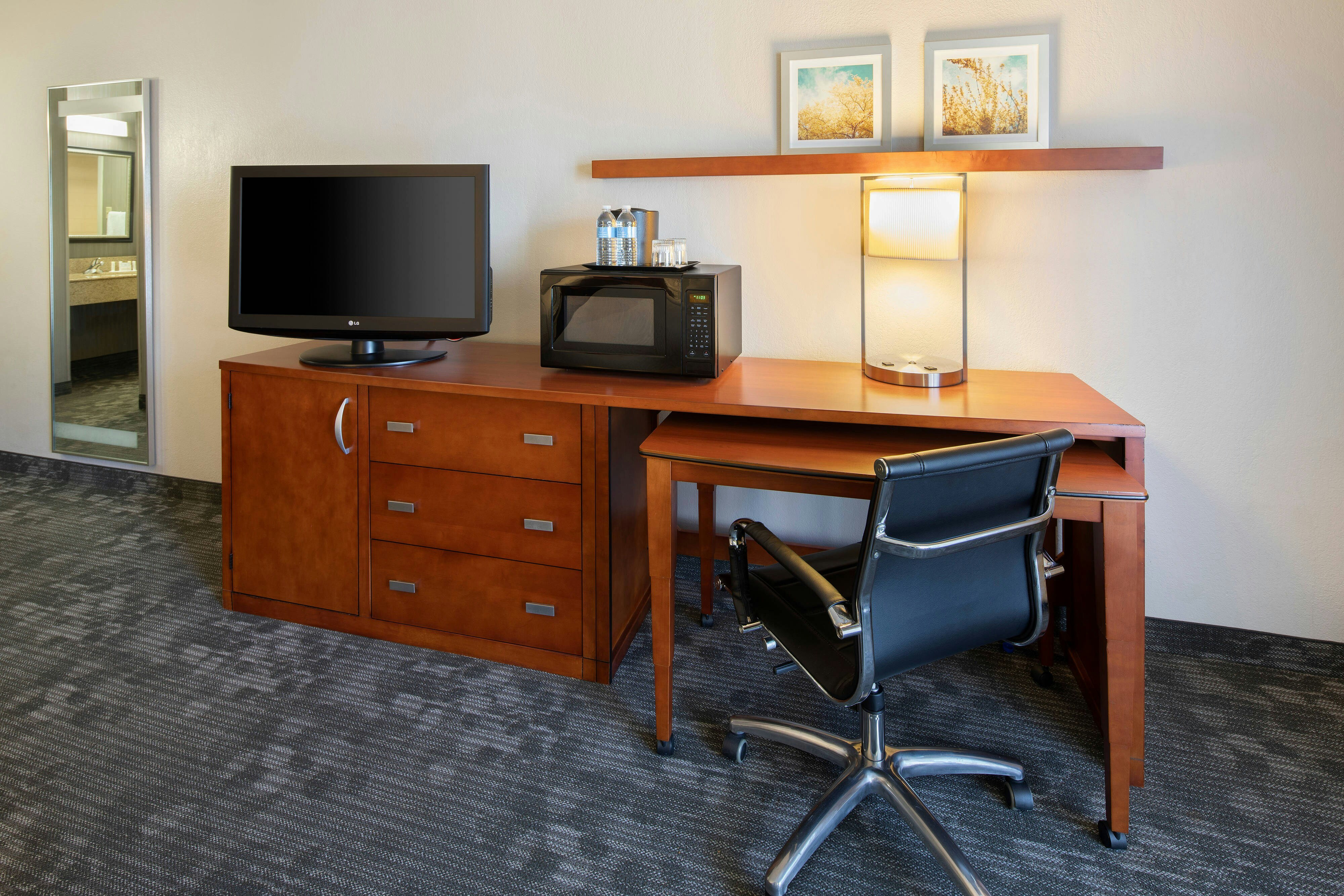 Courtyard by Marriott Dallas Addison/Midway