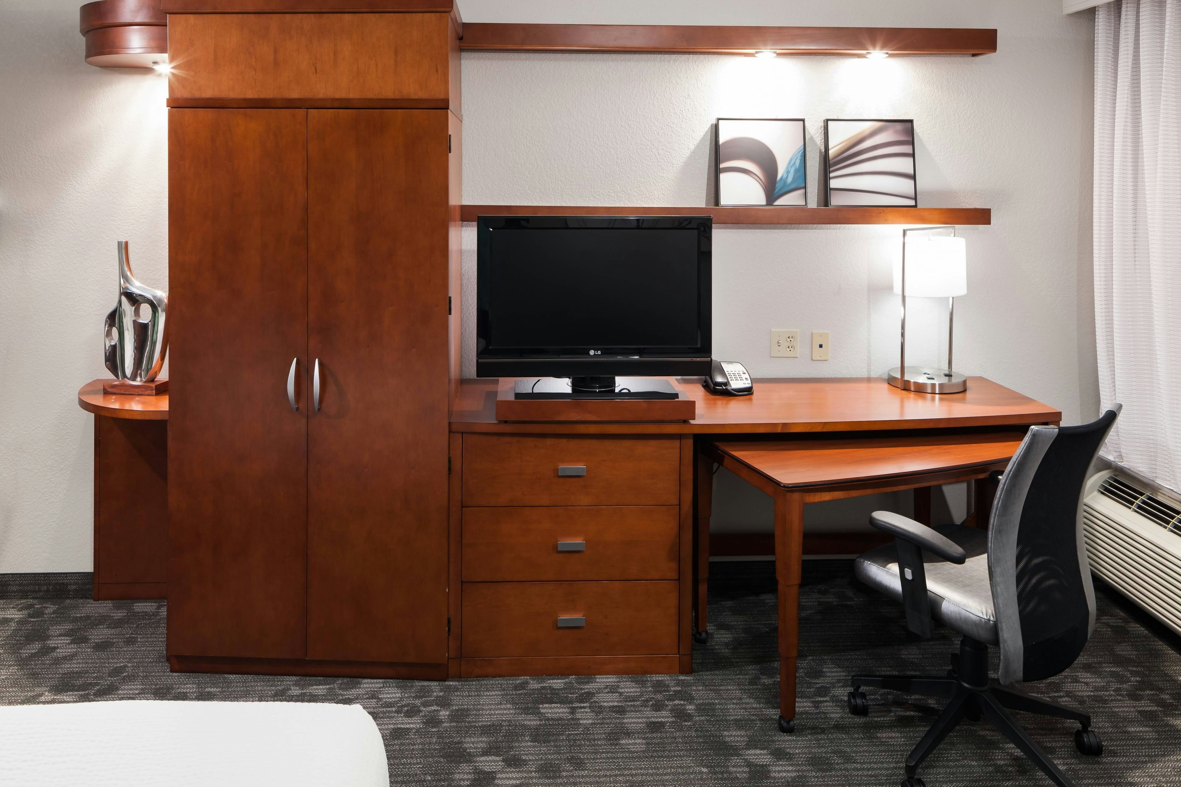 Courtyard by Marriott Miami at Dolphin Mall