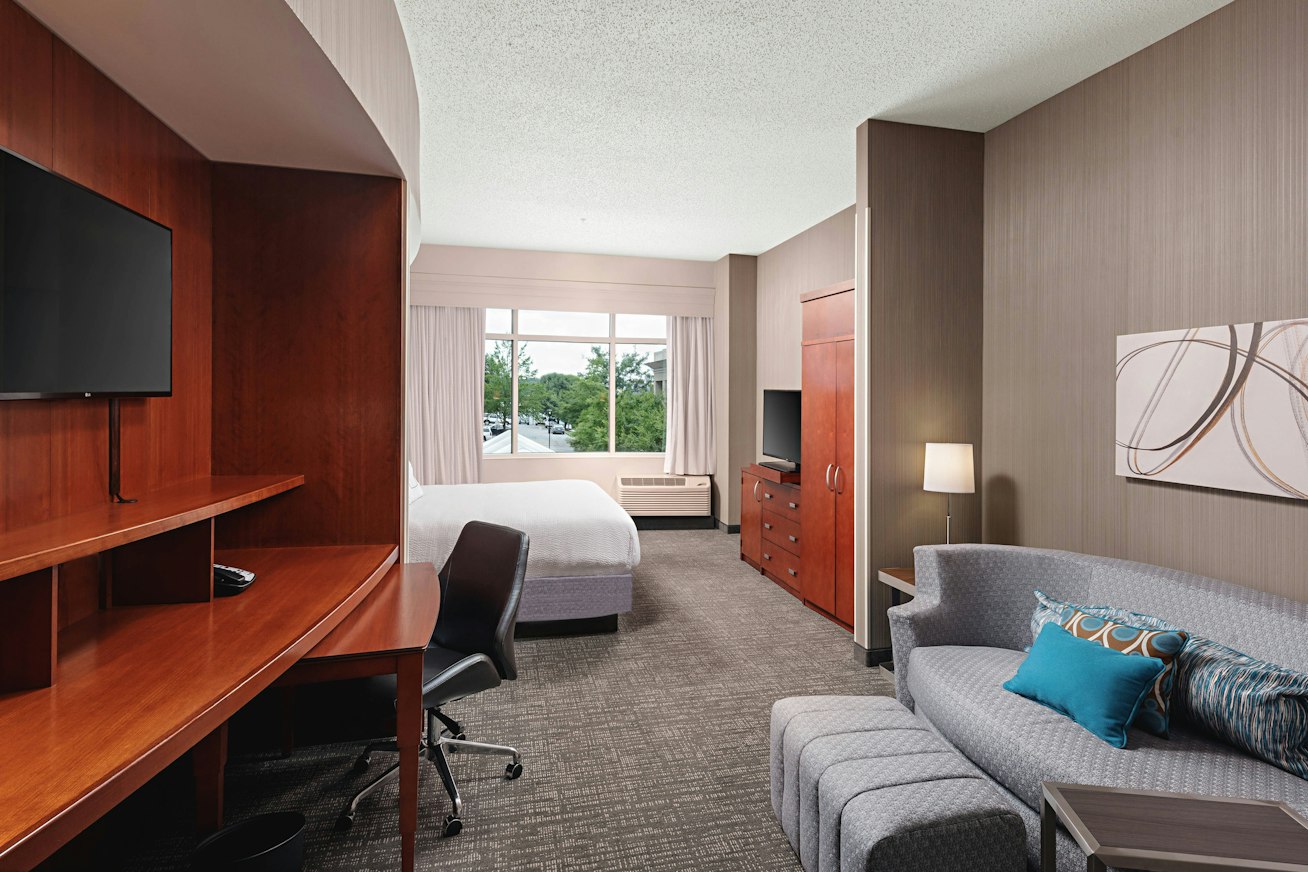 Courtyard by Marriott Greenville Downtown