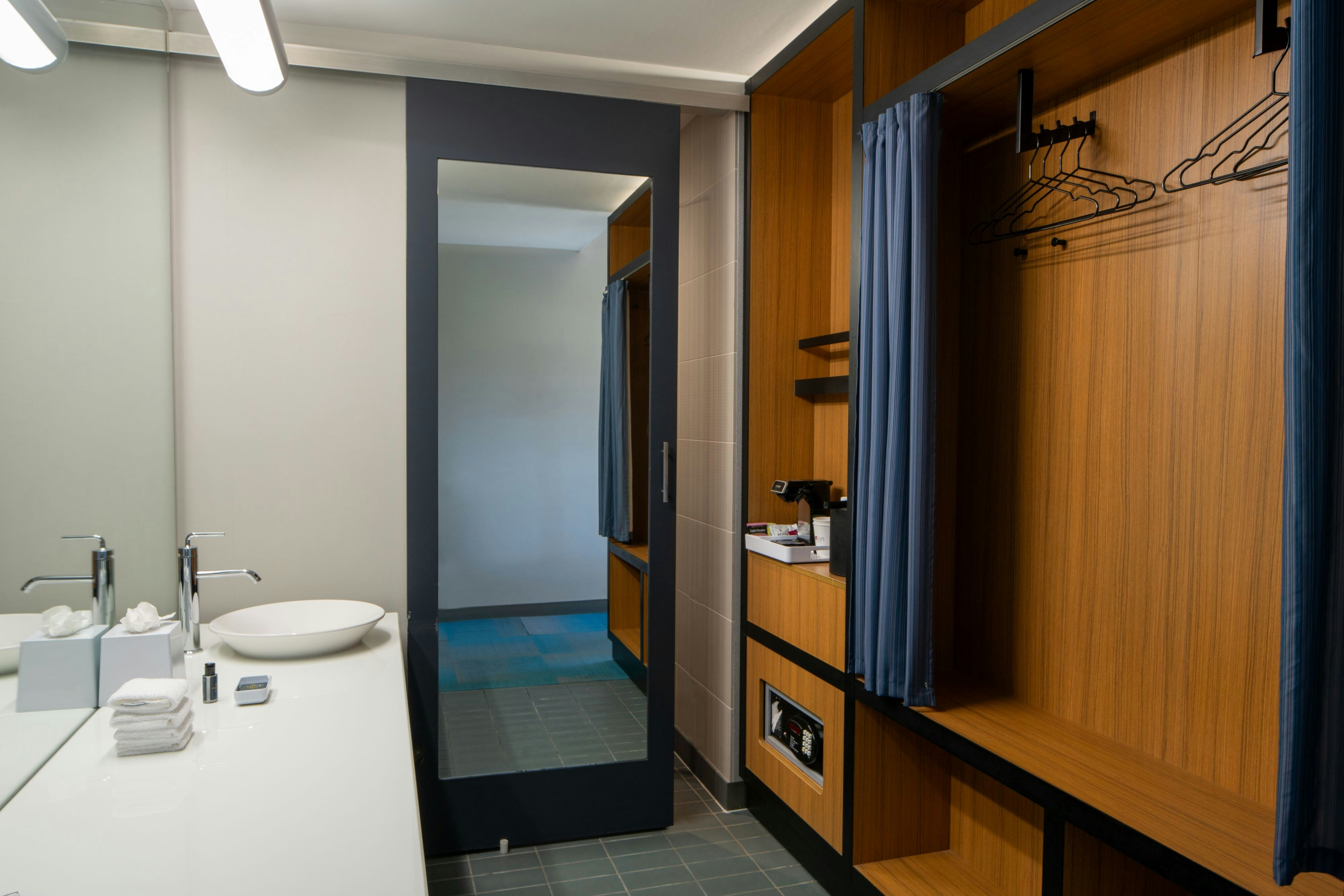 Aloft Green Bay