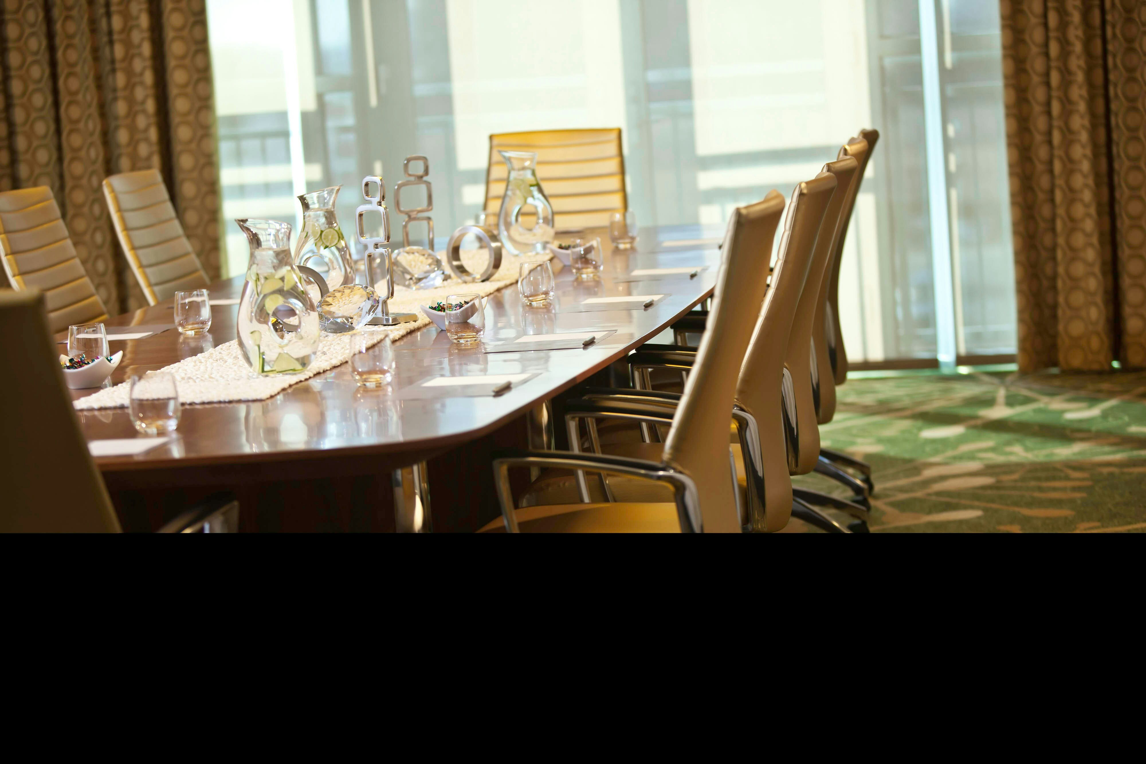 Renaissance Arlington Capital View Hotel