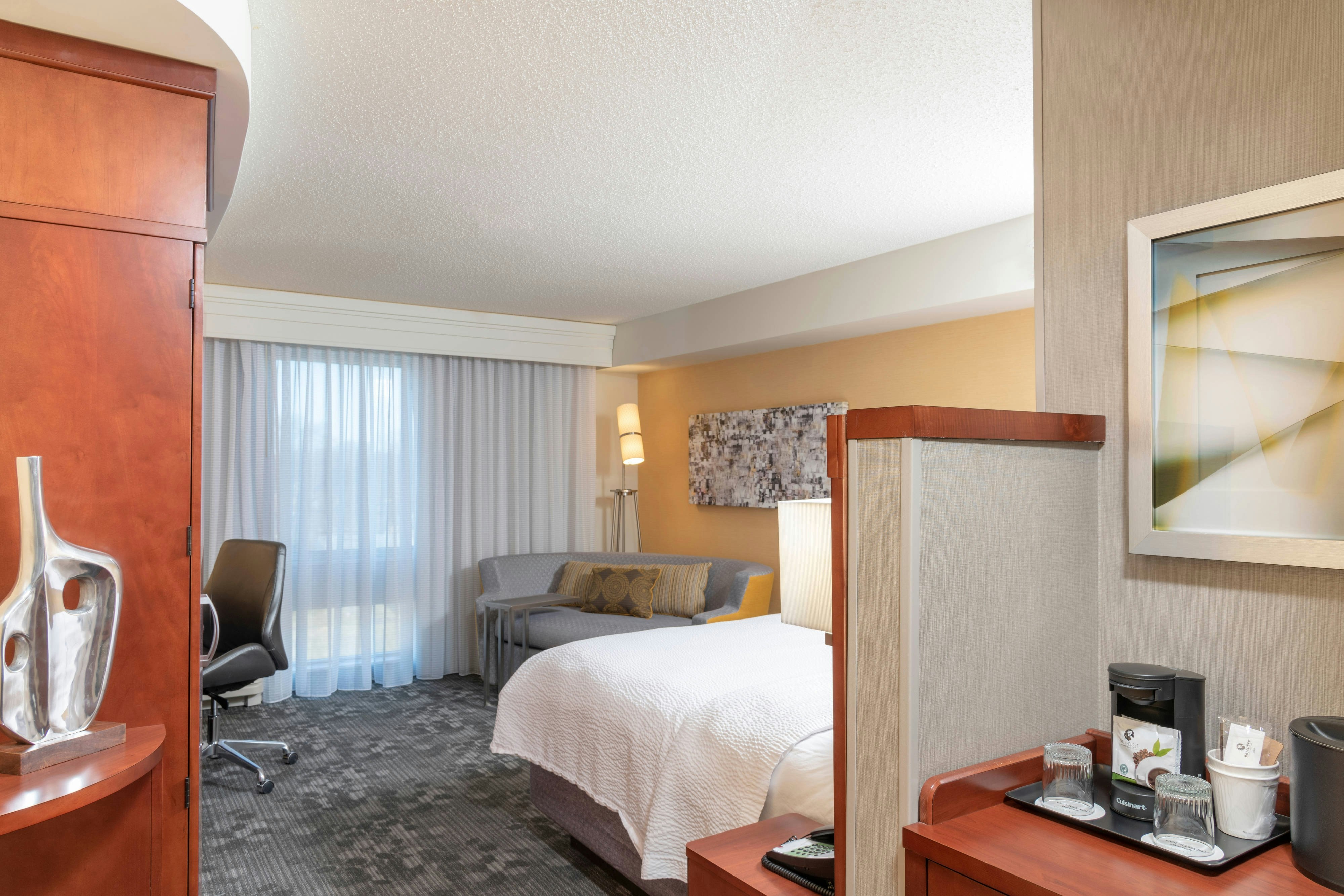 Courtyard by Marriott Milwaukee Airport