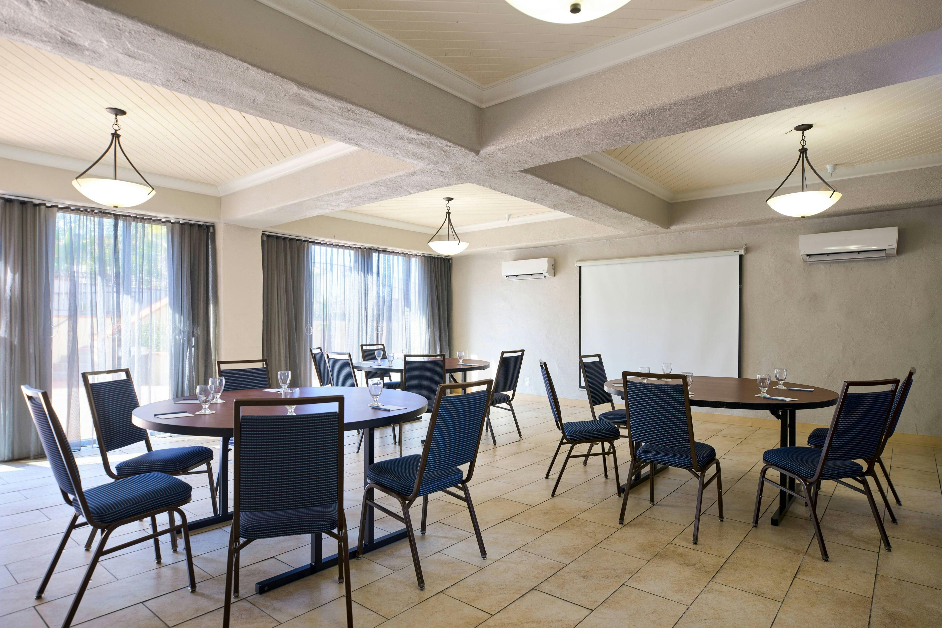 Fairfield by Marriott Inn & Suites San Diego Old Town