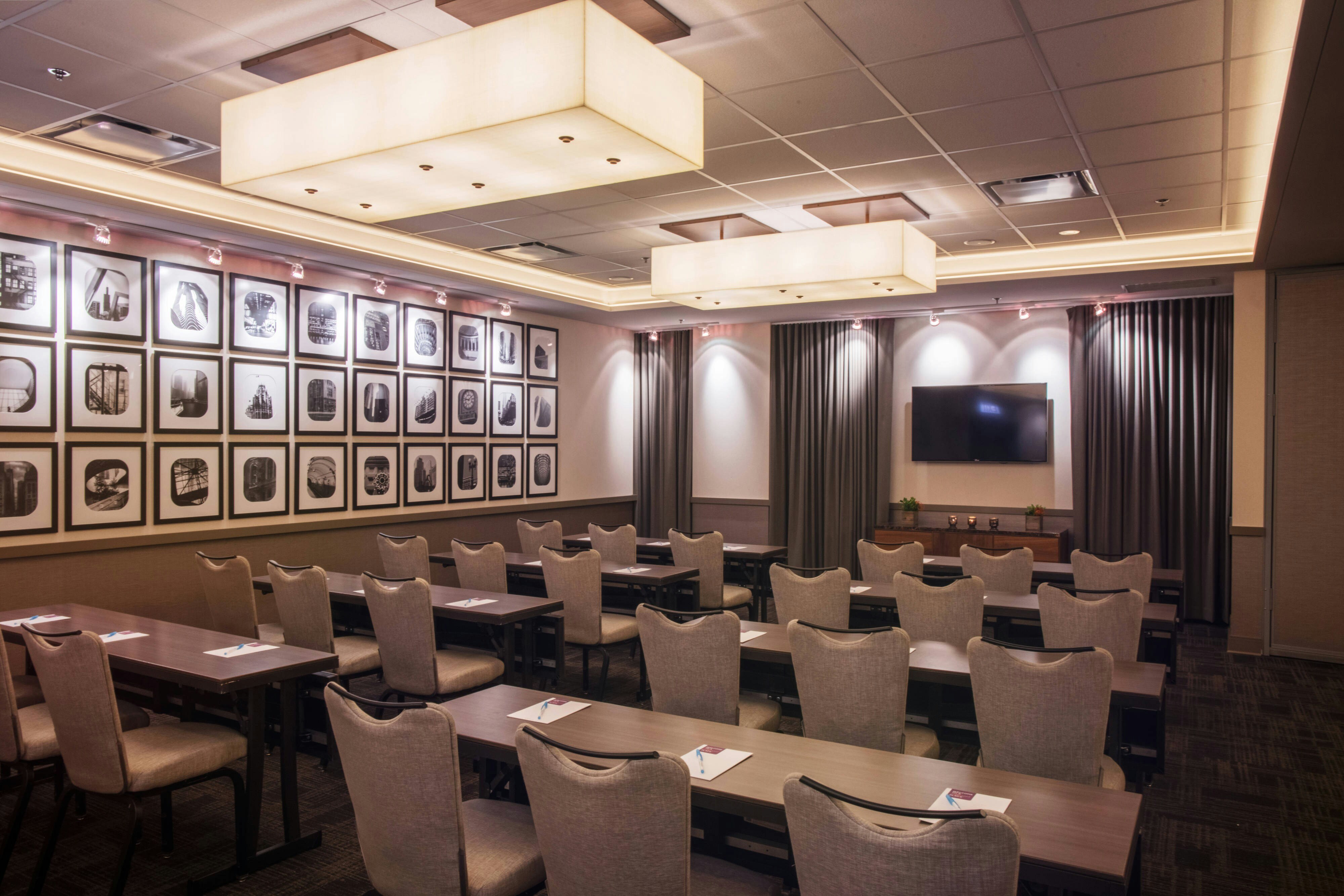Fairfield by Marriott Inn & Suites Chicago Downtown/River North
