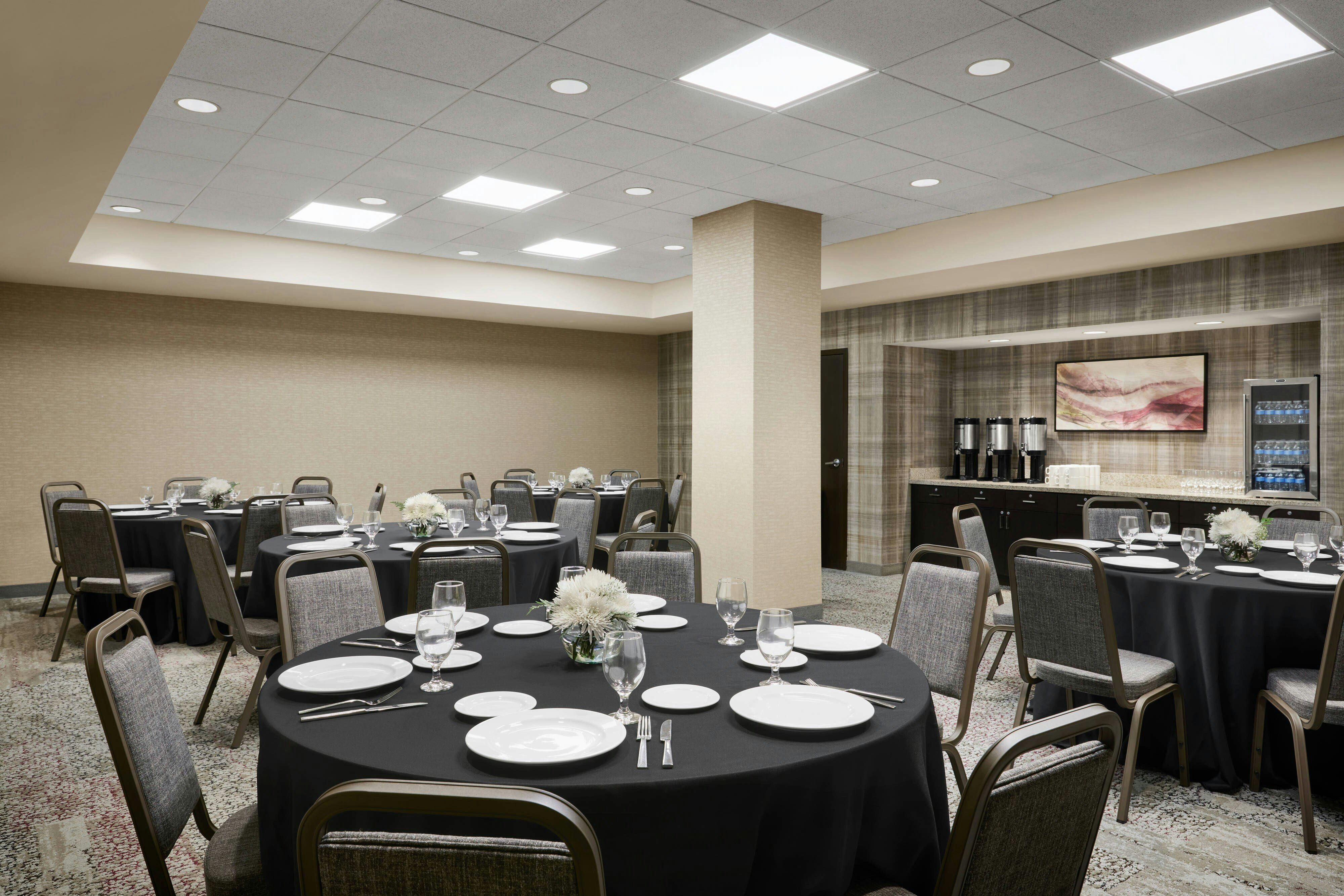 Courtyard by Marriott Newark Downtown