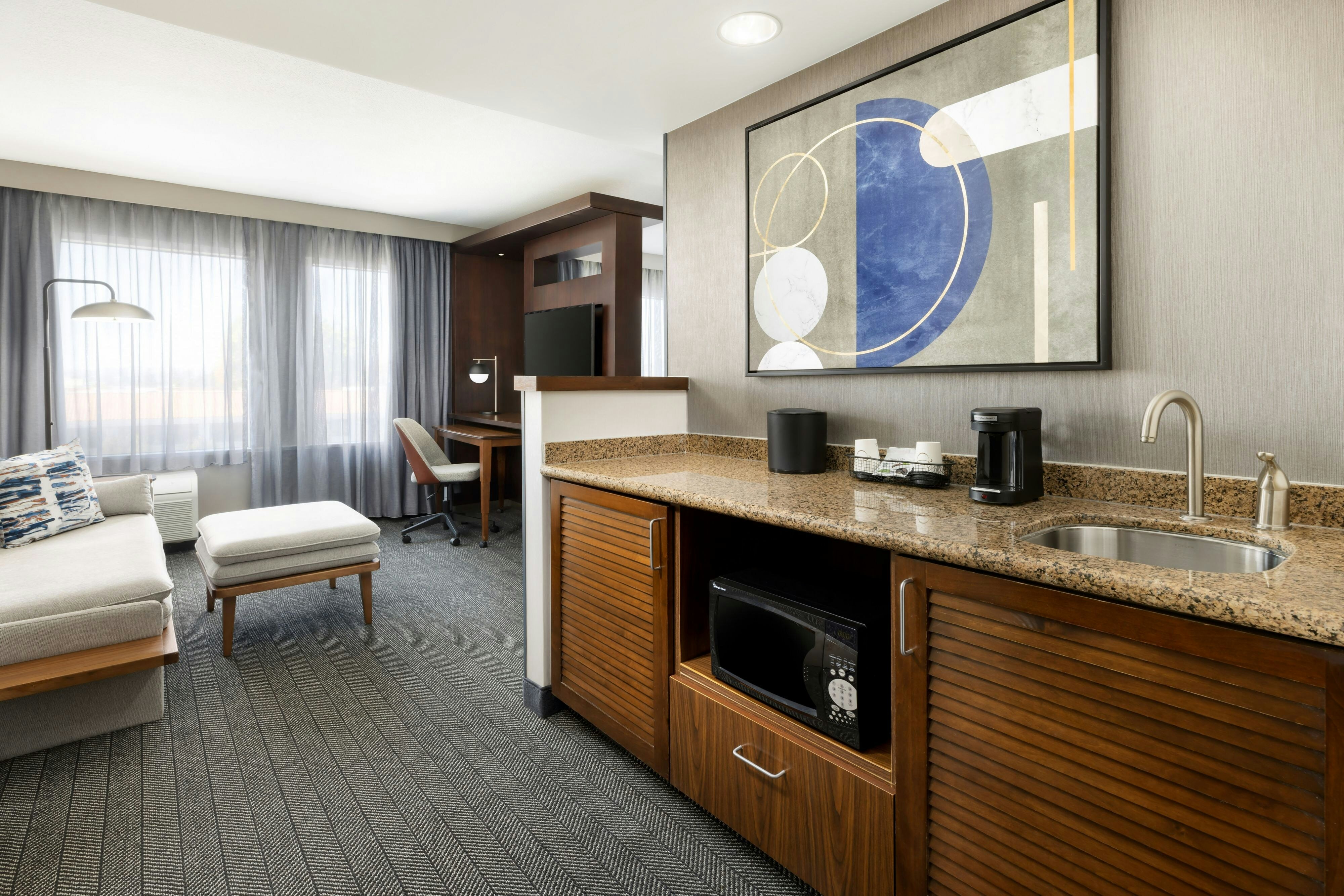 Courtyard by Marriott Los Angeles Woodland Hills