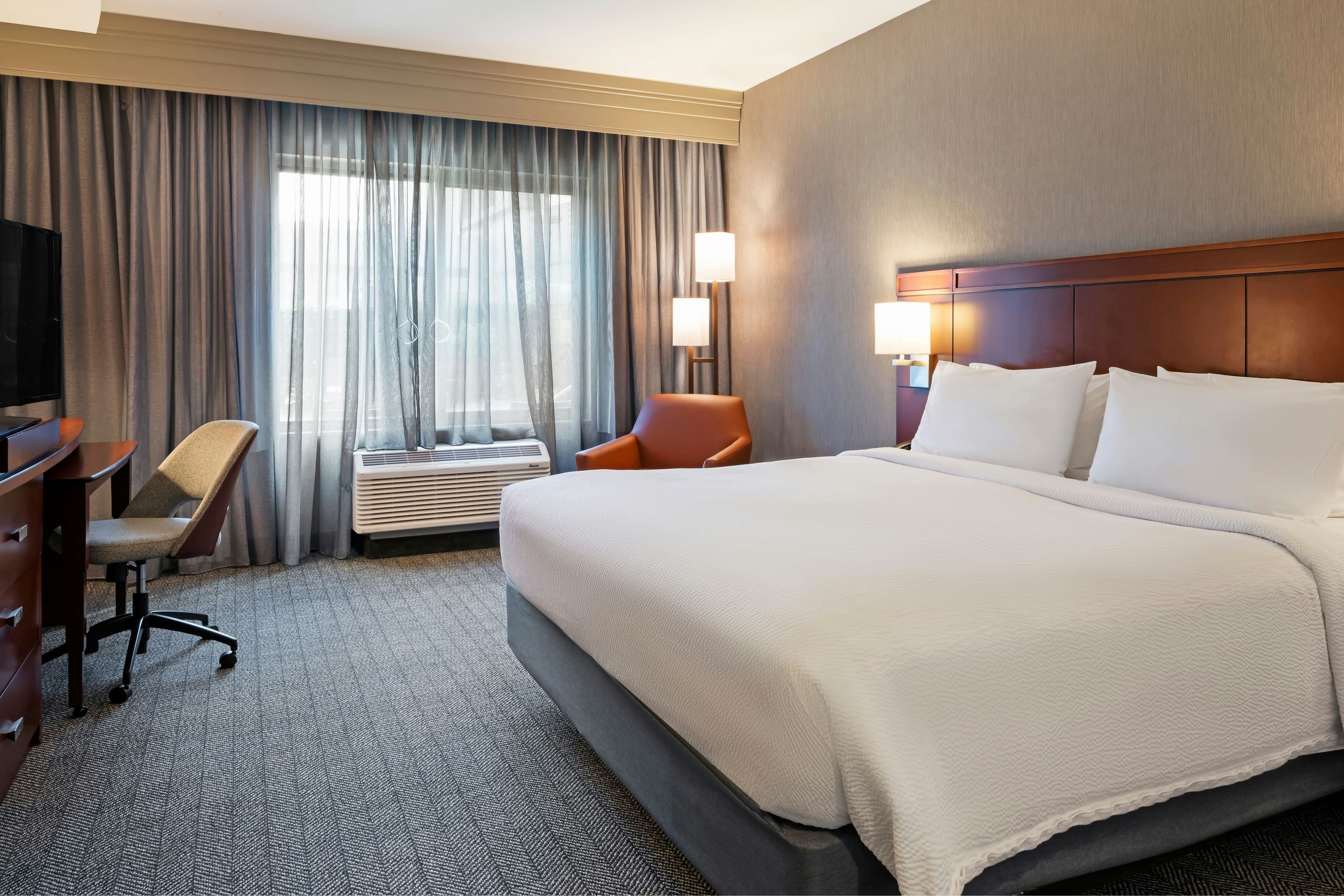 Courtyard by Marriott Long Beach Airport