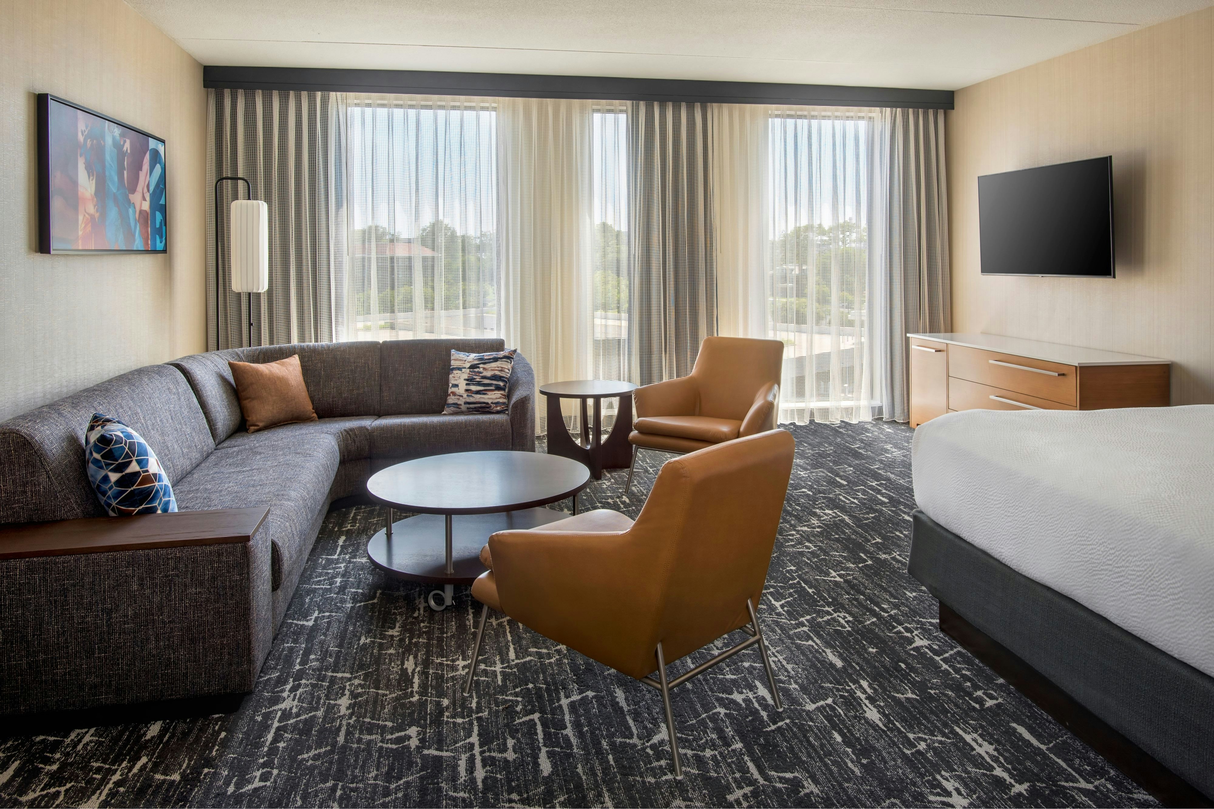 Courtyard by Marriott Philadelphia South at The Navy Yard