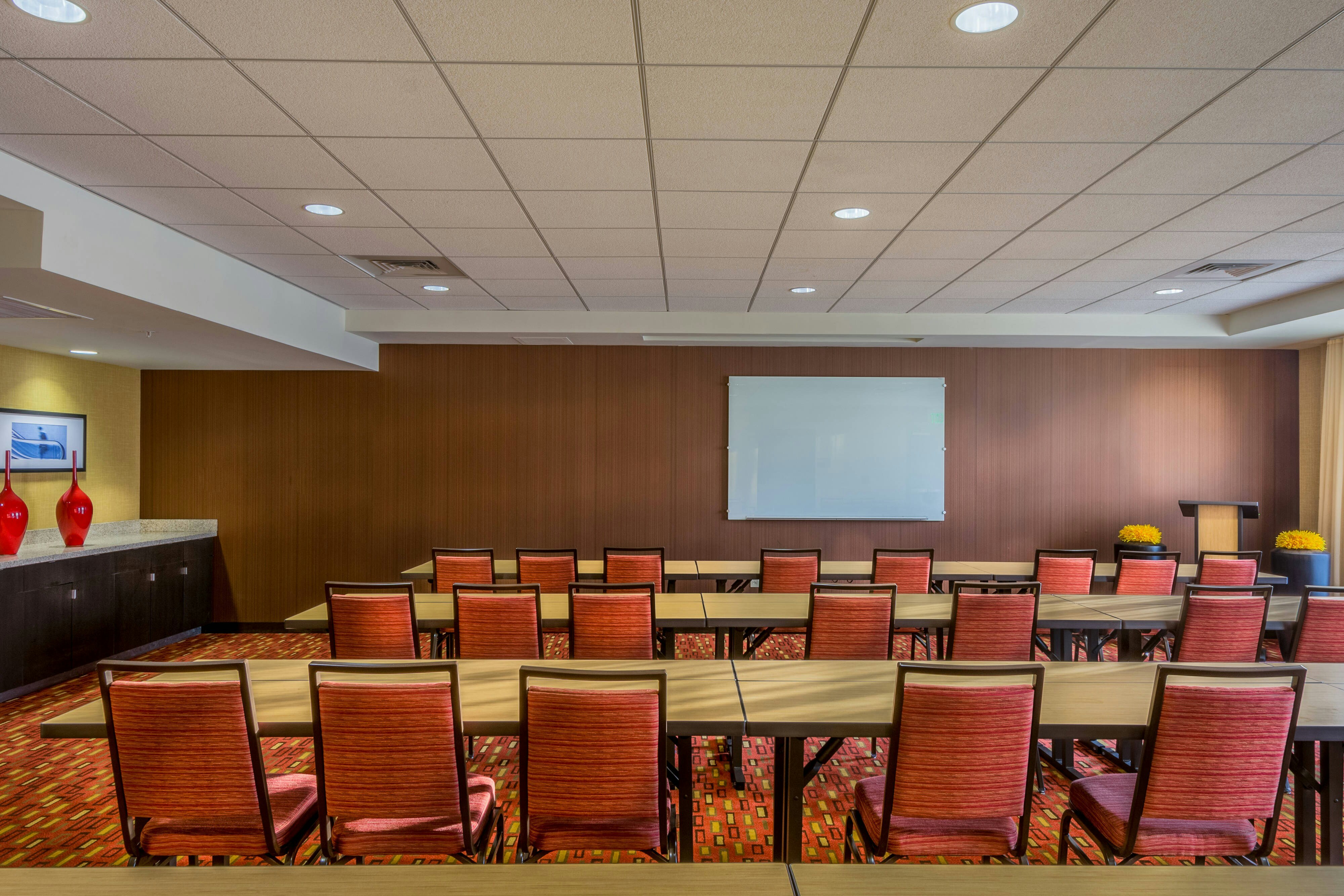 Courtyard by Marriott Charleston Downtown/Civic Center