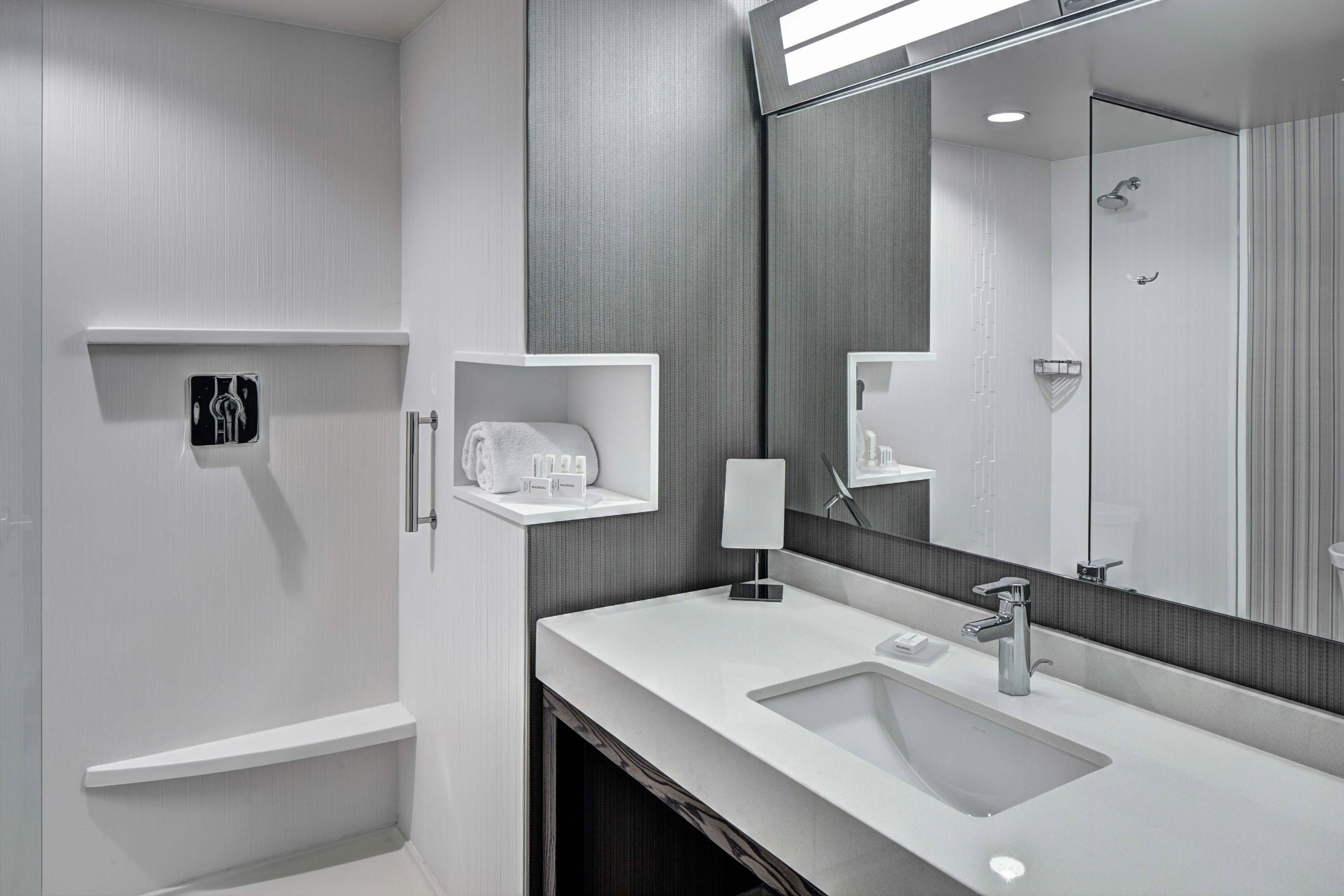 Courtyard by Marriott Appleton Riverfront