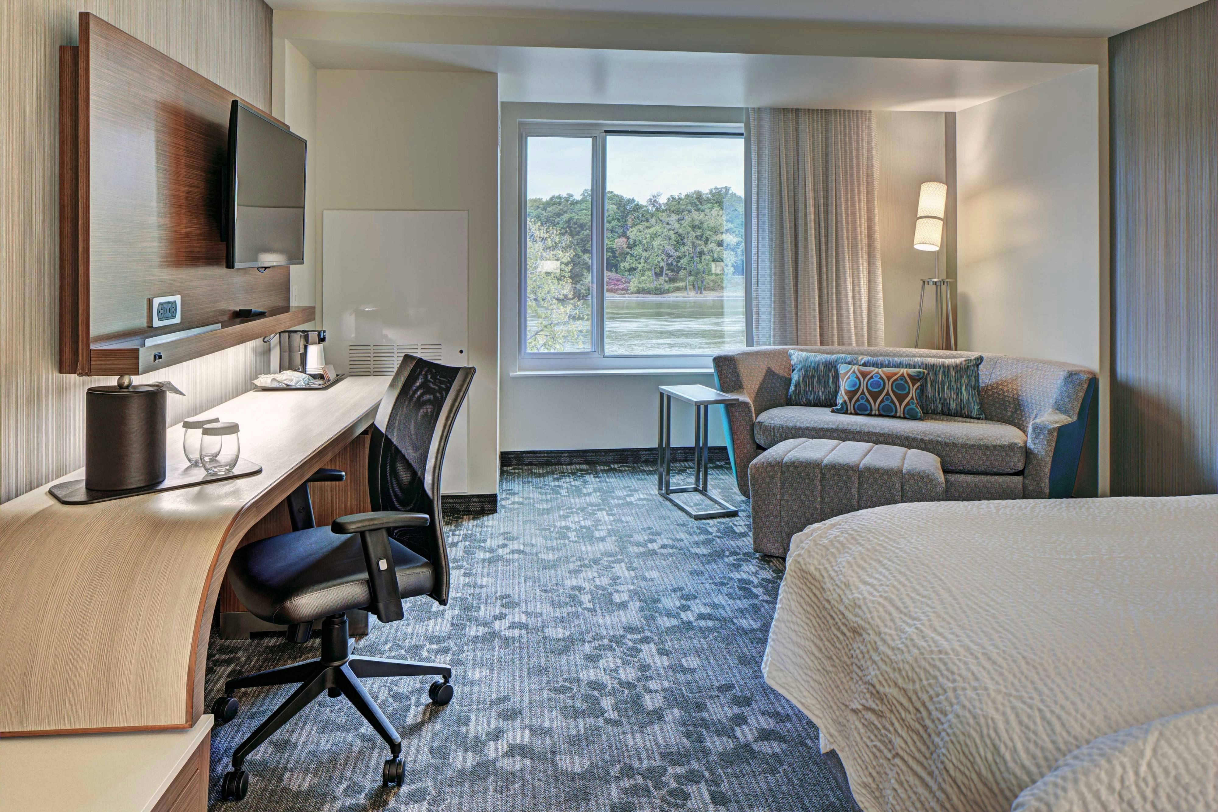 Courtyard by Marriott Appleton Riverfront