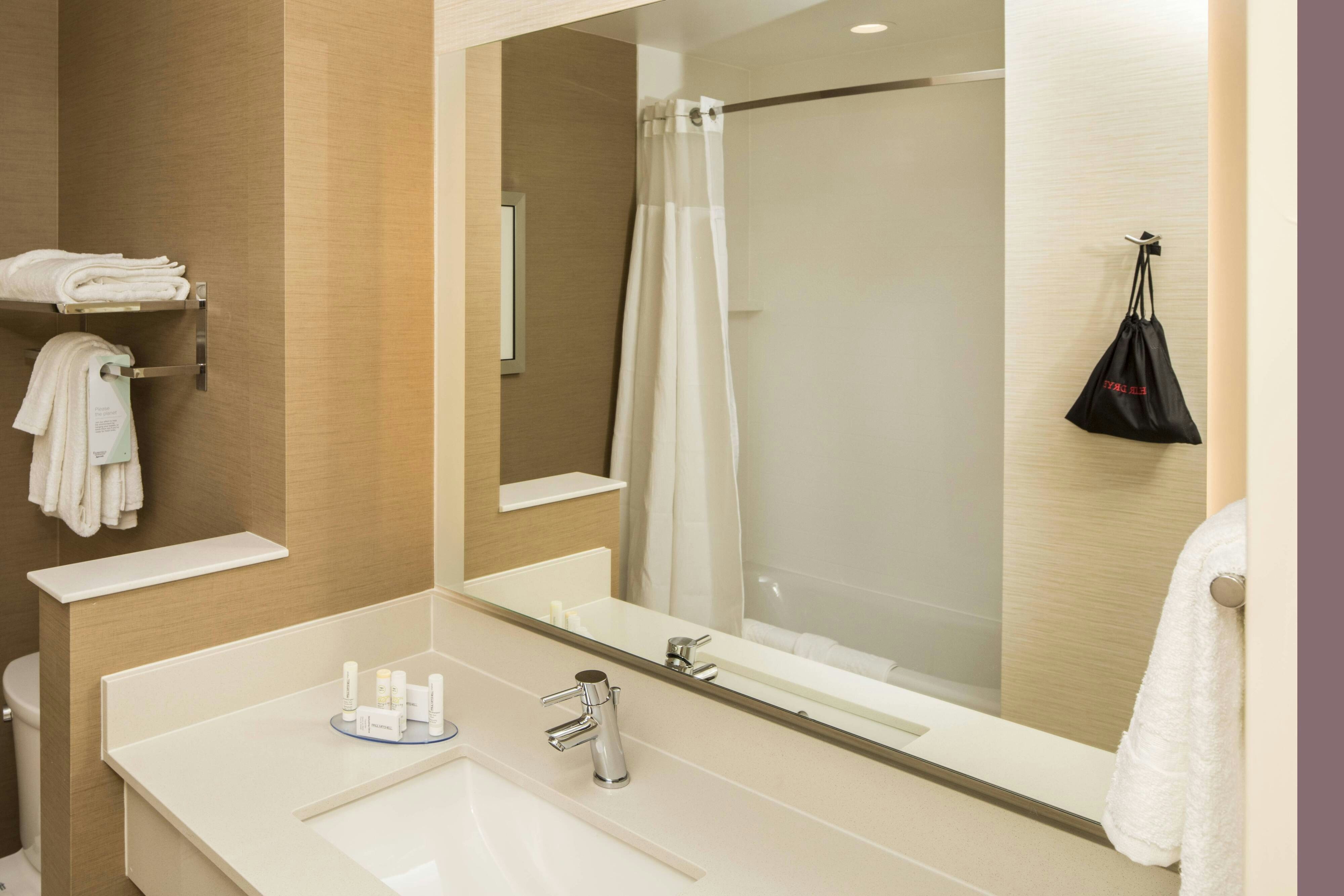 Fairfield by Marriott Inn & Suites Pittsburgh North/McCandless Crossing