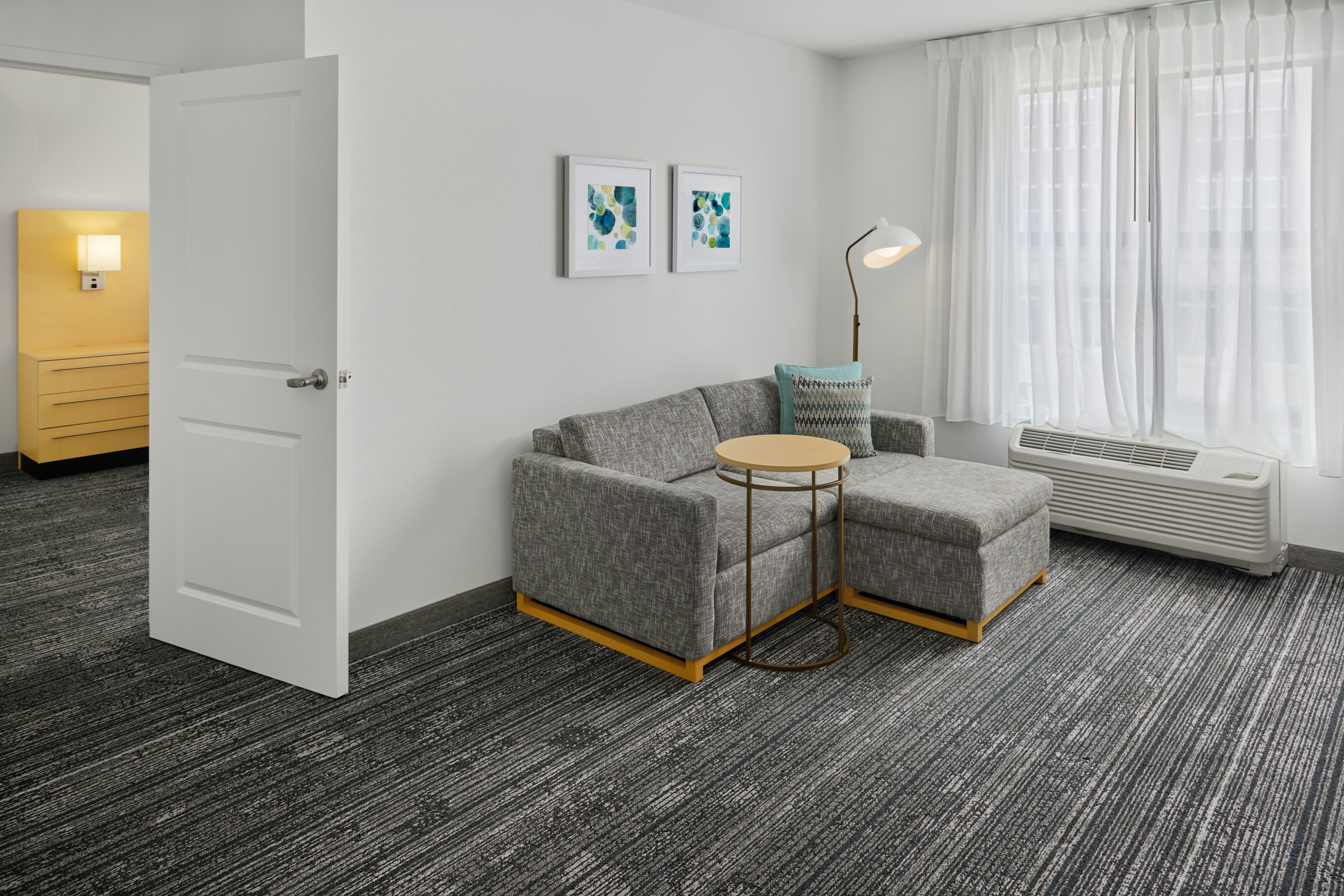 TownePlace Suites by Marriott Lawrence Downtown