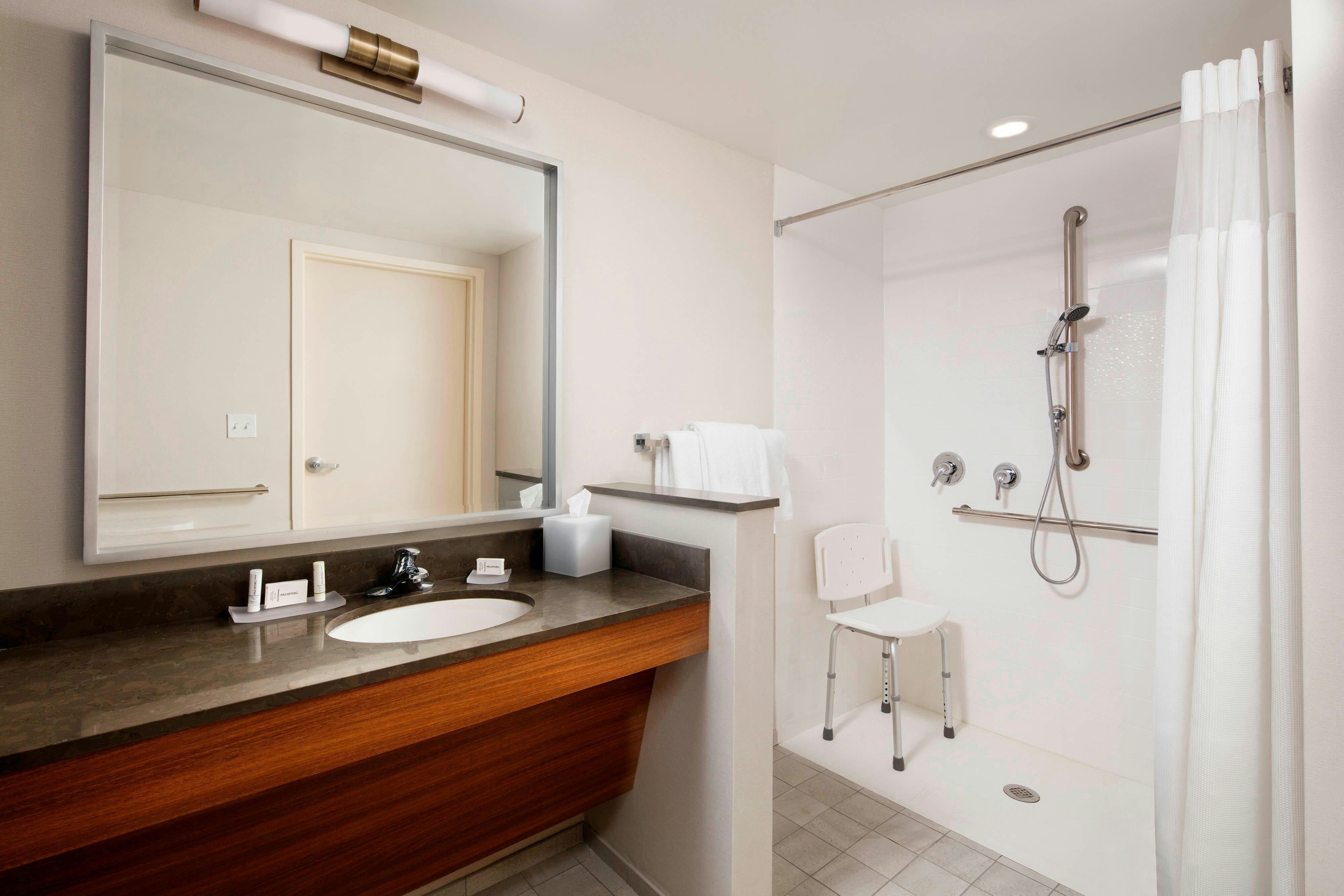 Fairfield by Marriott Inn & Suites Louisville Northeast