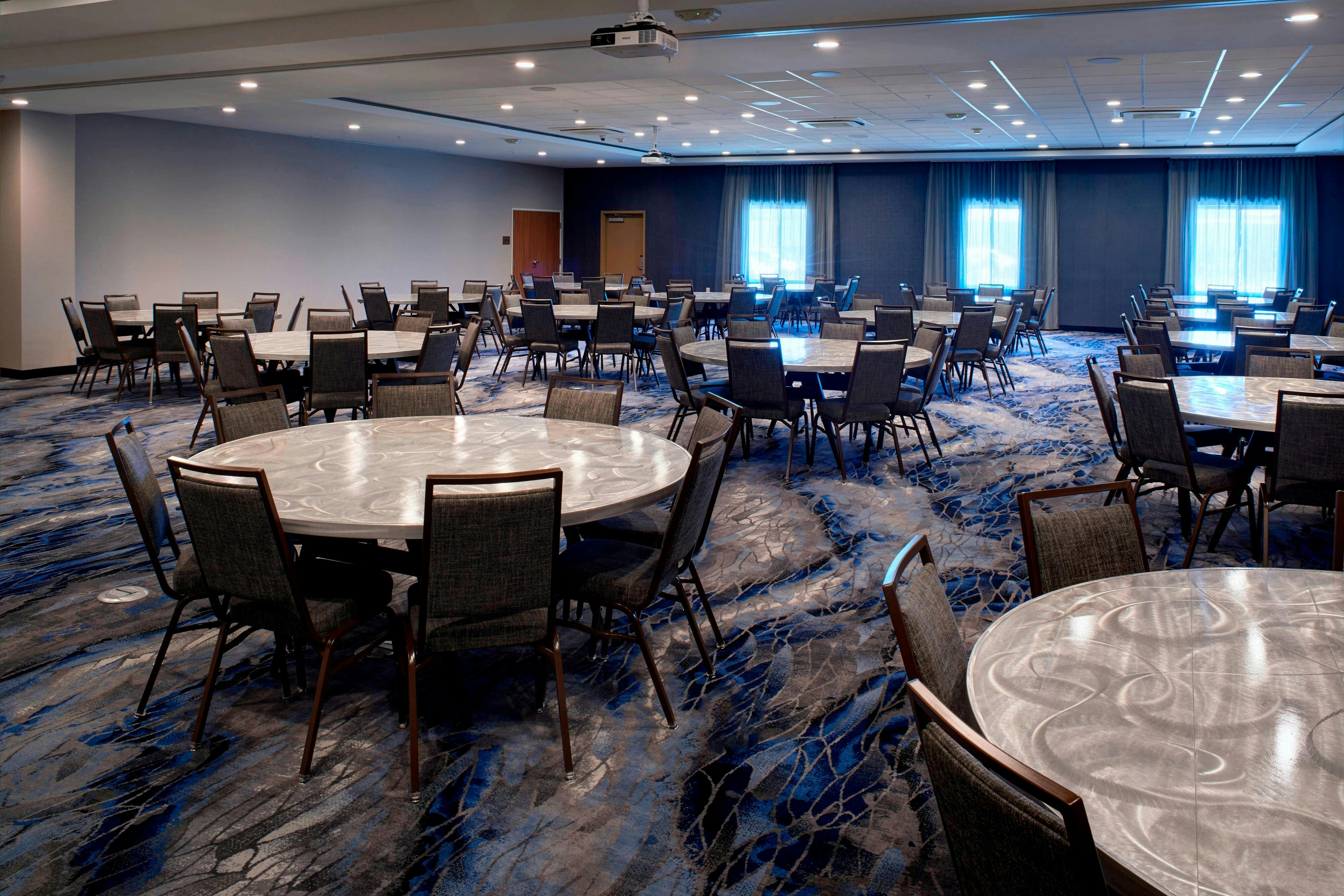 Fairfield by Marriott Inn & Suites Columbus, IN