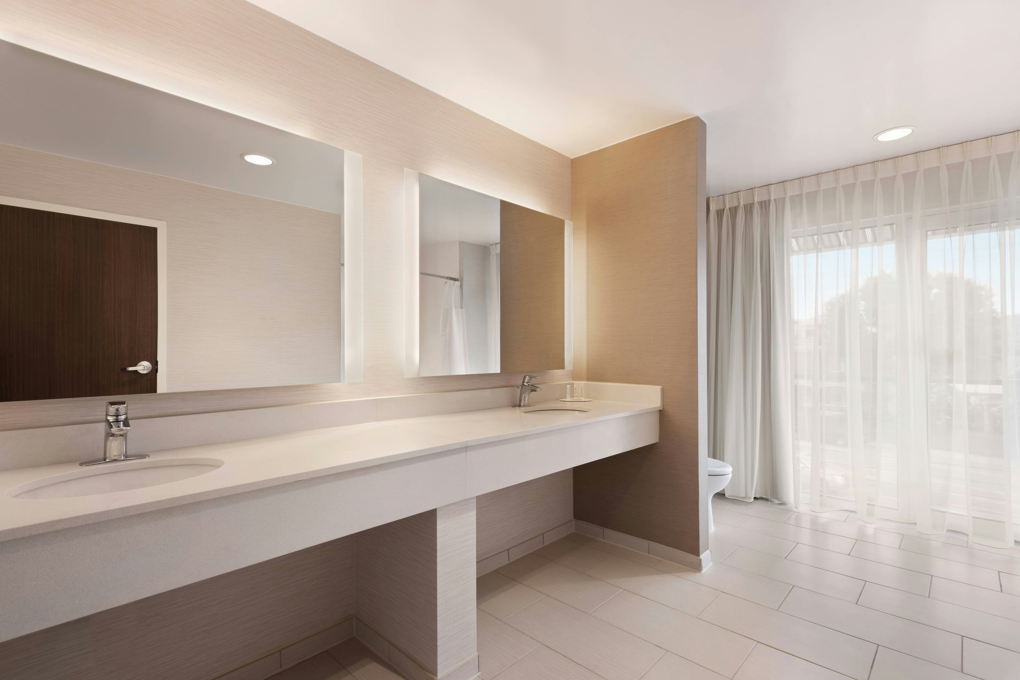 Fairfield by Marriott Inn & Suites Charlottesville Downtown/University Area